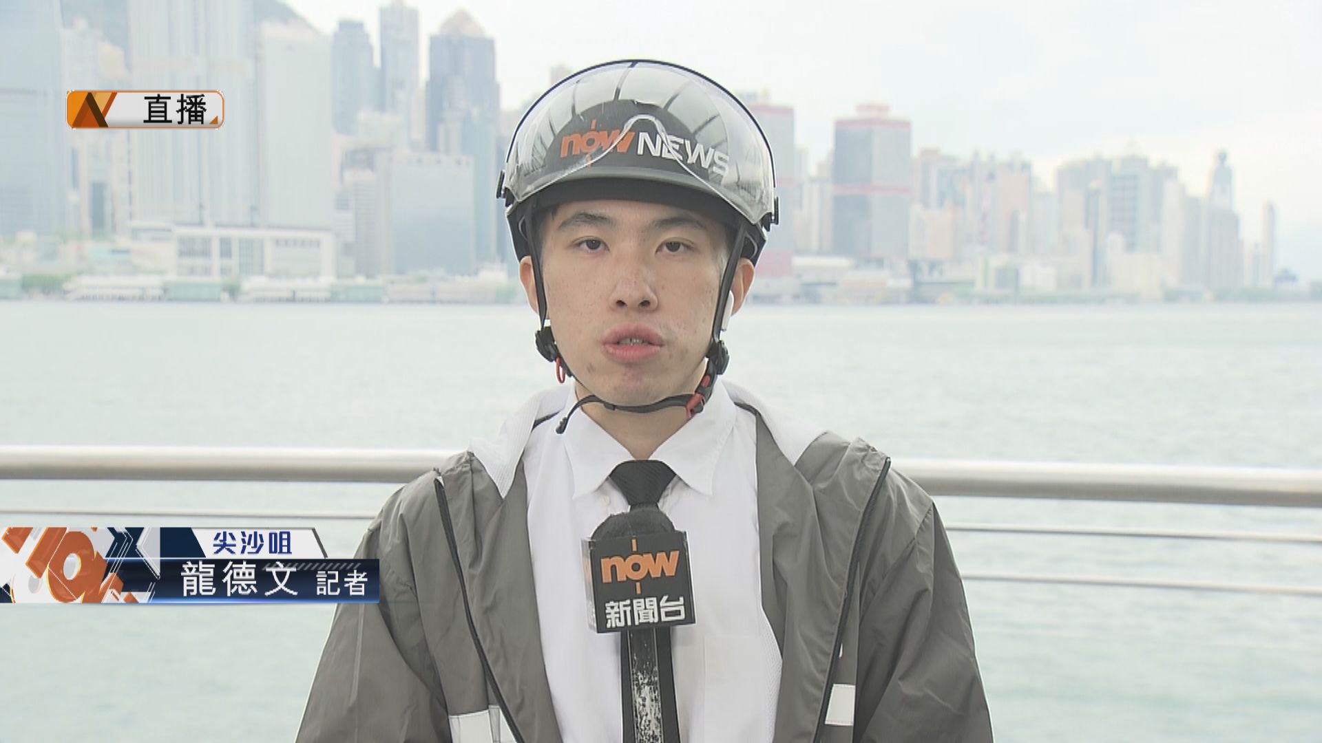 【現場報道】尖沙咀海傍天氣開始轉差 市民跑步後急返家