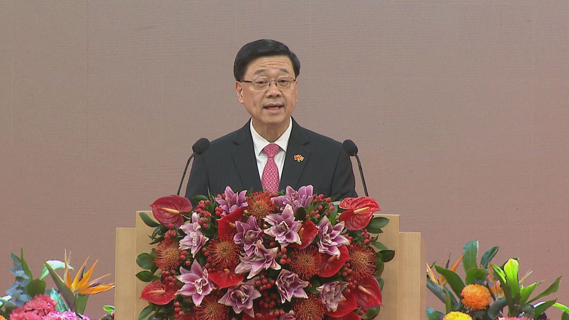 國慶76周年｜李家超：著力做好發展經濟及改善民生等三方面工作