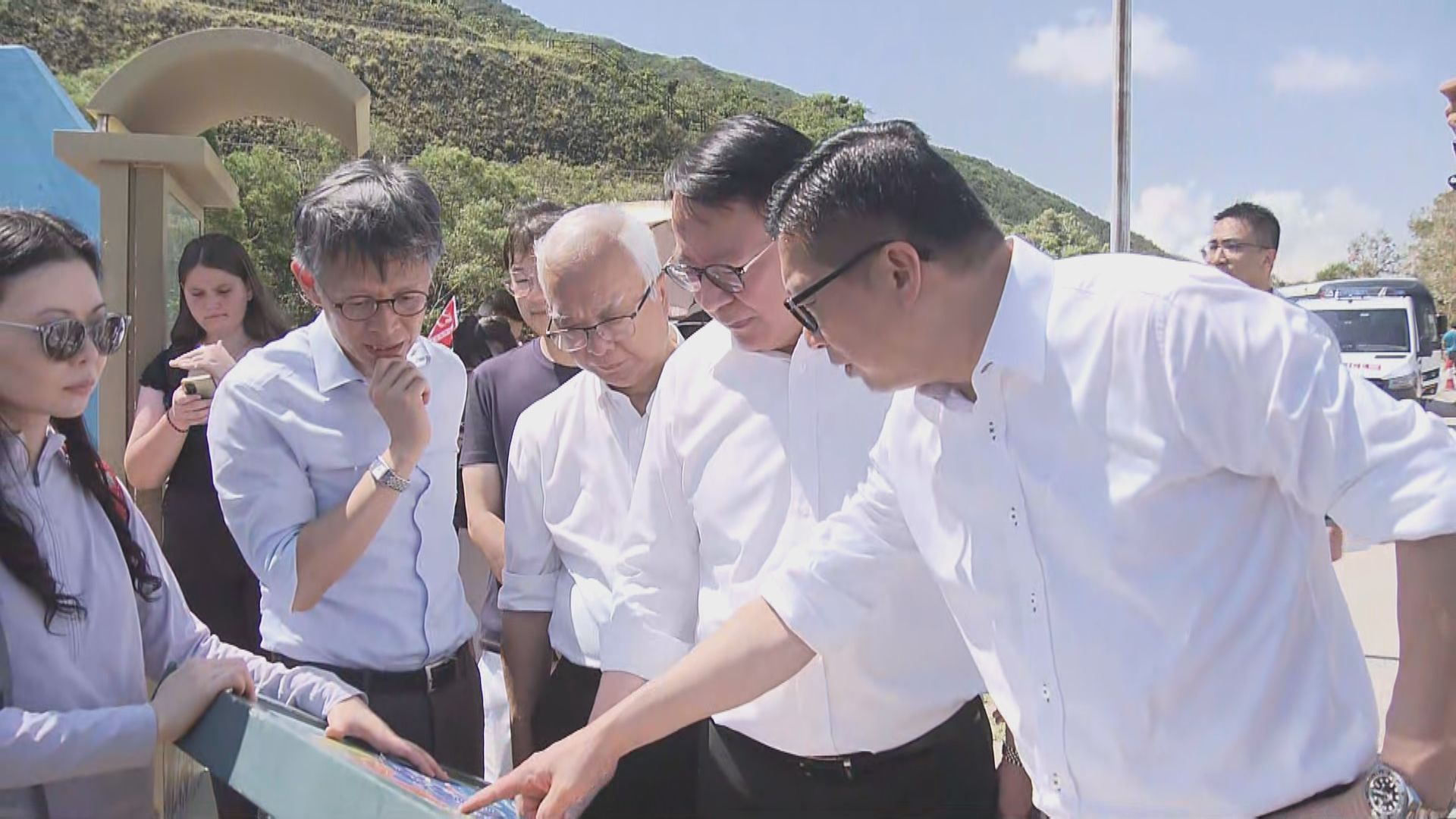 陳國基等多名官員到西貢北潭涌及東壩視察　指交通秩序良好