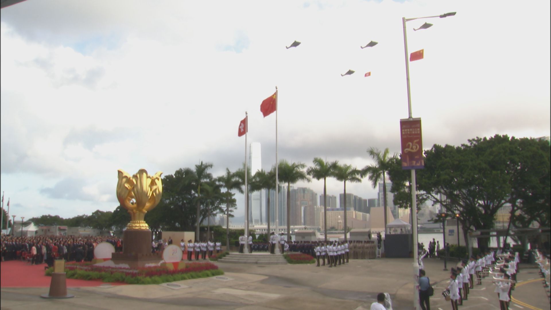 國慶73周年　特區政府舉行升旗禮