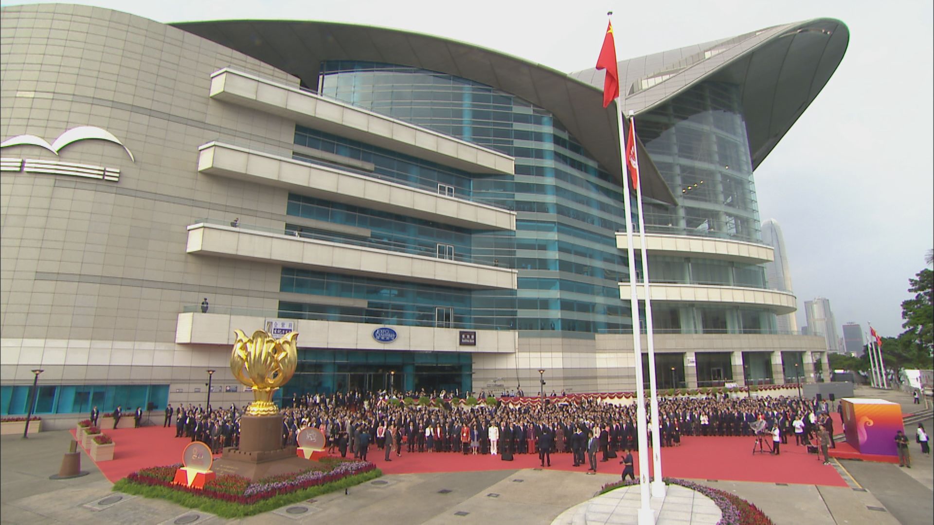 特區政府及中央駐港機構舉行國慶升旗儀式