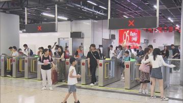 十一黃金周尖沙咀廣東道人龍不再　內地客轉往中環卑利街打卡