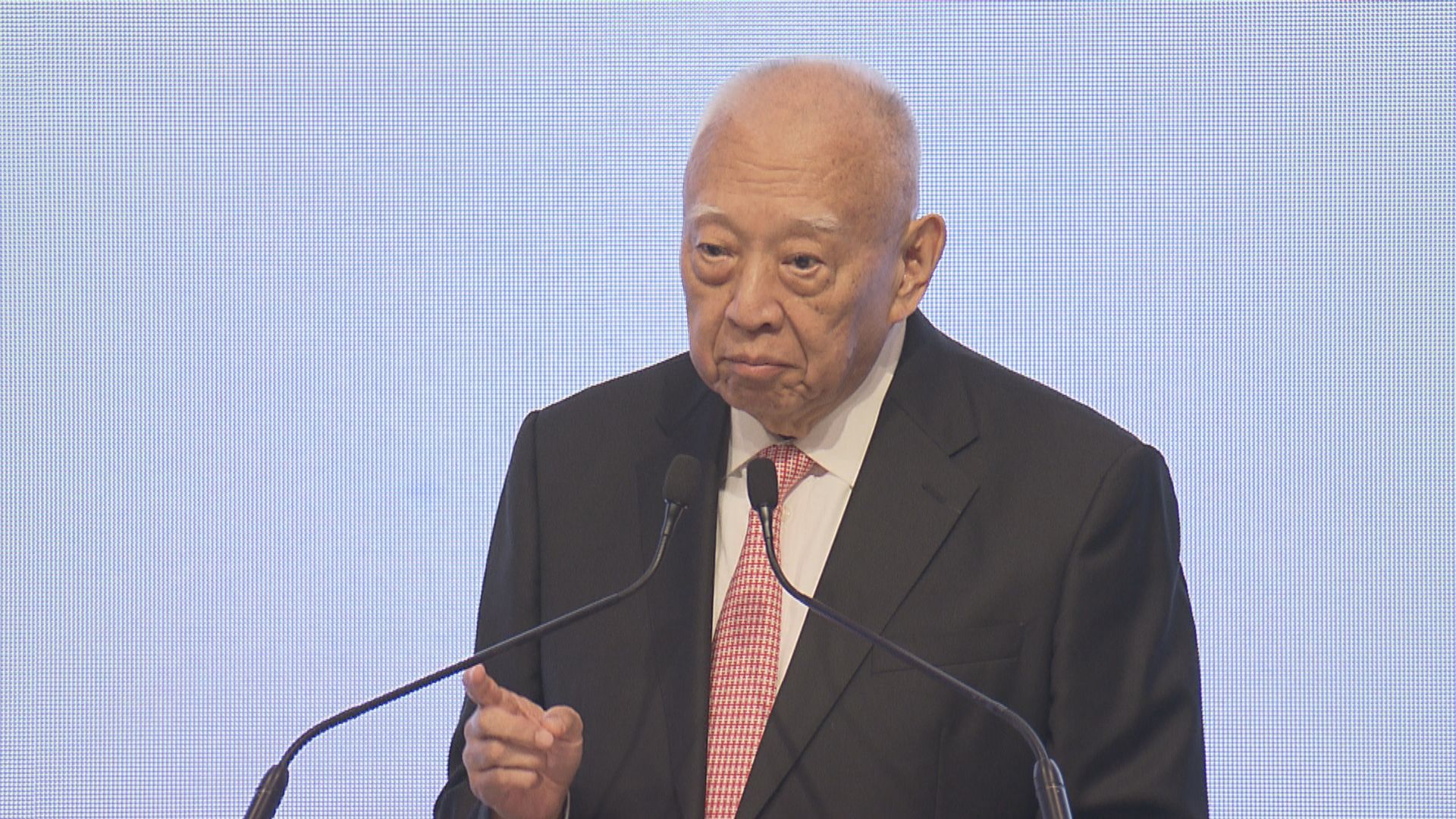 董建華辦公室：董建華正休假 無出席國慶活動