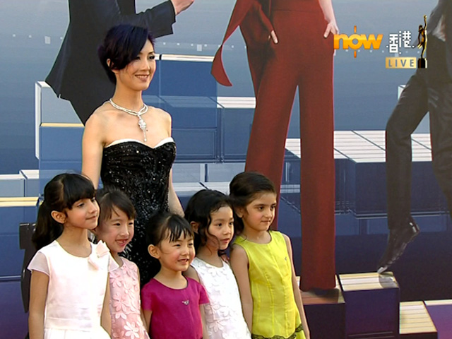 【金像獎】千嬅校長拖五小孩現身