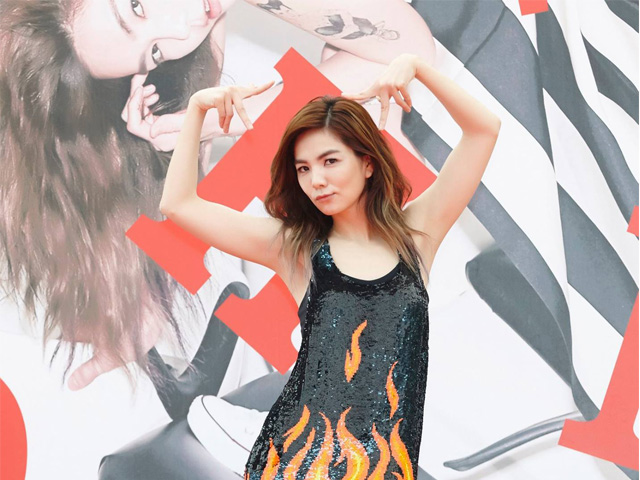 Ella台北演唱會飛 一分鐘掃清！