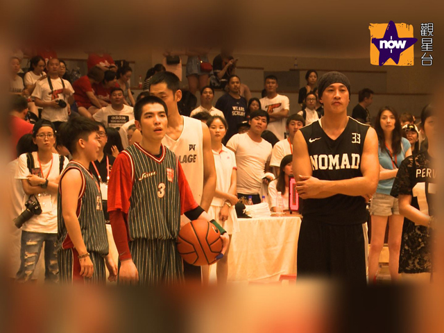 何潤東與蕭敬騰鬥球技