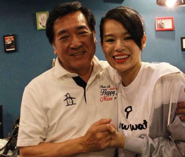 胡杏兒北京賀「爸爸」秦沛70大壽