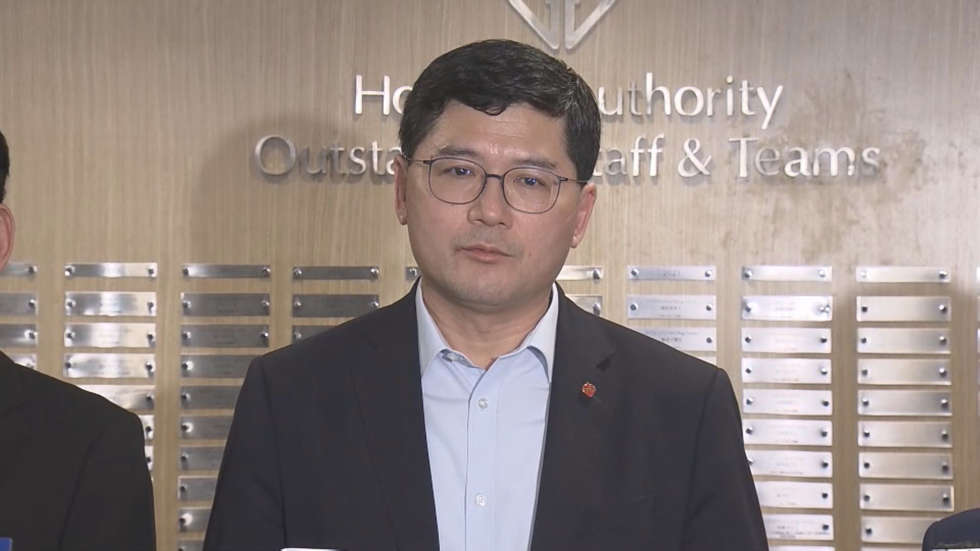 【足本全片】醫管局交代葵涌醫院石屎掉下事件(二)