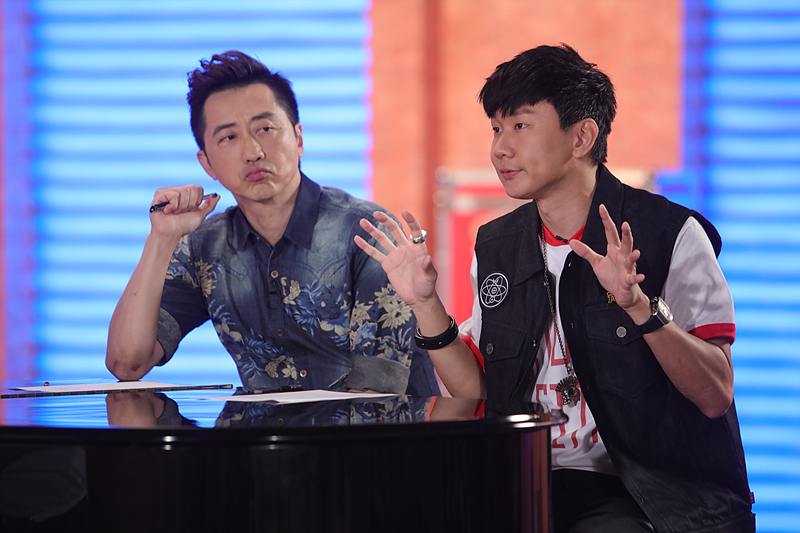 林俊傑扮狗伸脷教開聲