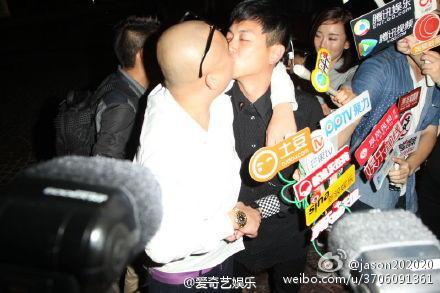 爛醉阿Bob被陳小春追打 道完歉連咀3次梁烈唯