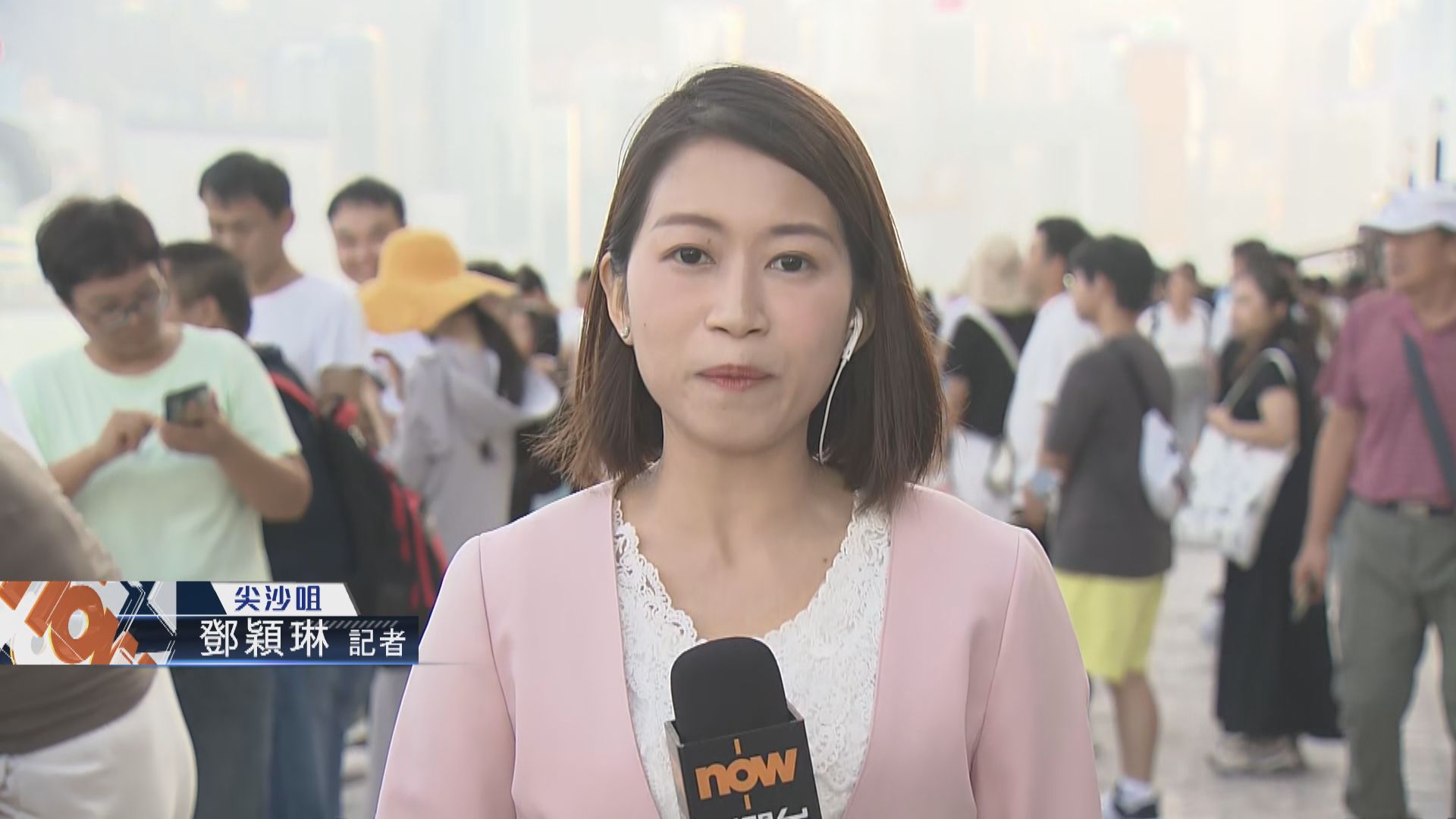 【現場報道】市民預早在維港兩岸「霸靚位」等看煙花