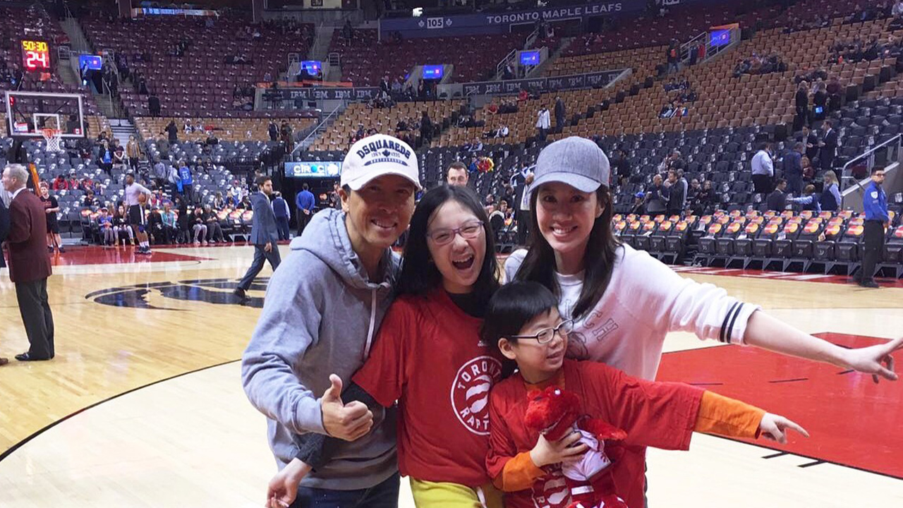 甄子丹一家四口睇NBA晒溫馨