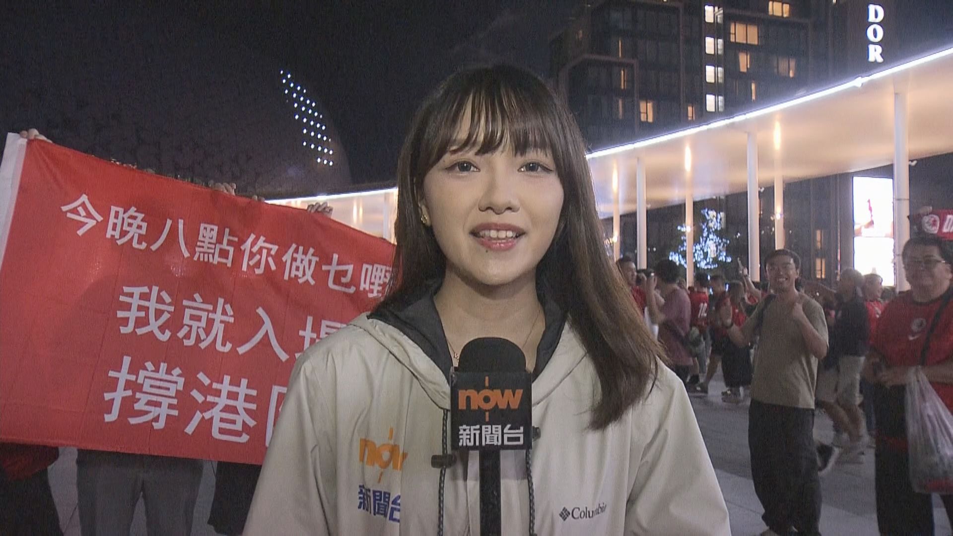 啟德直擊｜港隊迎戰孟加拉　場館外牆亮燈展示「香港主場」等字眼