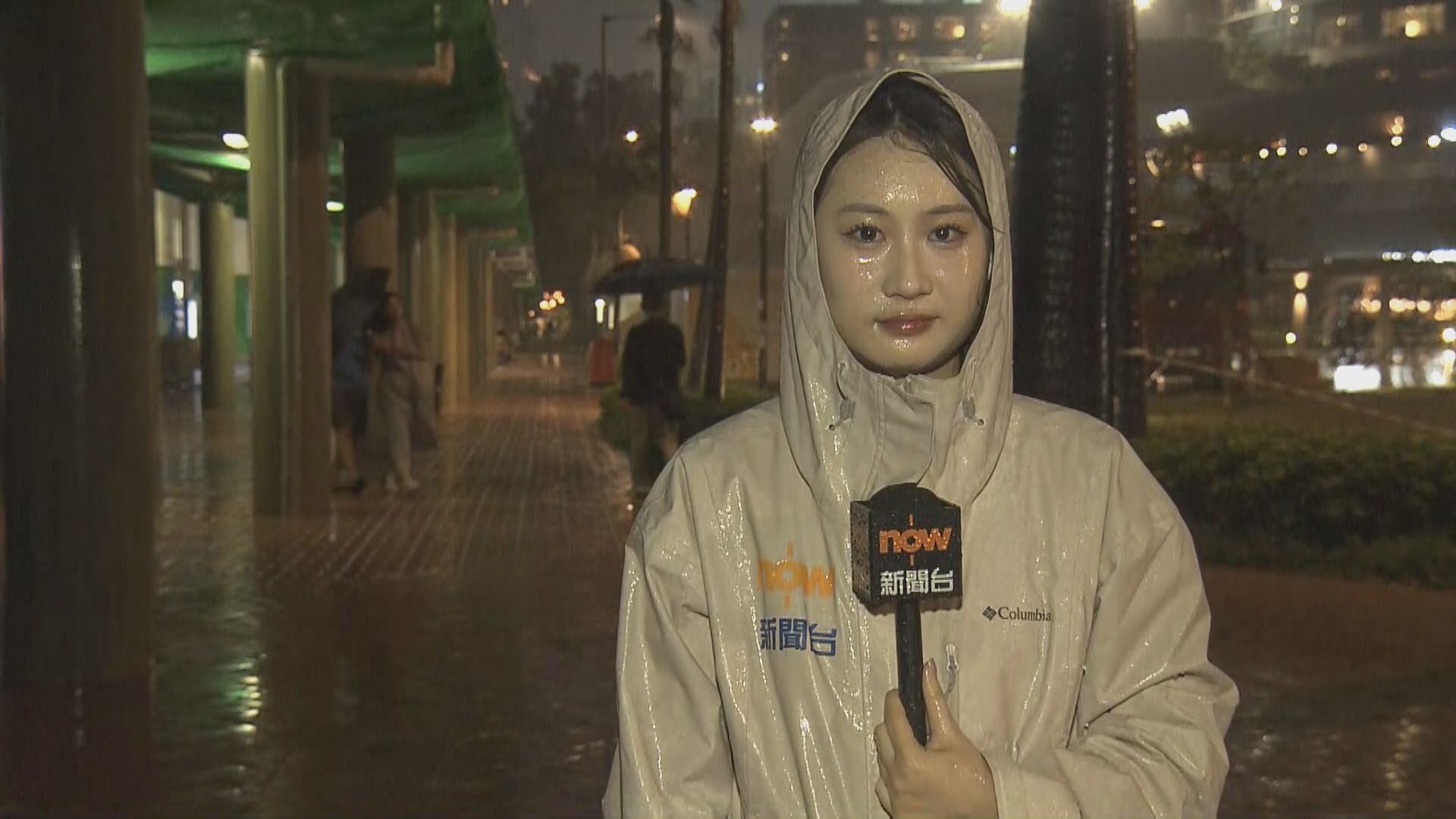 打風．紅磡直擊｜碼頭風雨明顯增強　海有湧浪