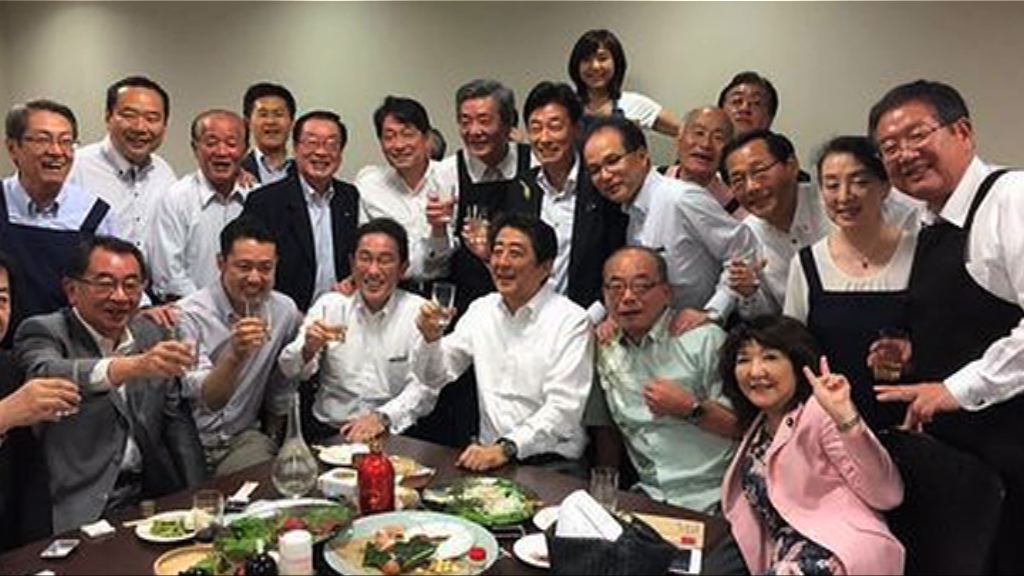 日本豪雨成災　安倍飲酒作樂捱批