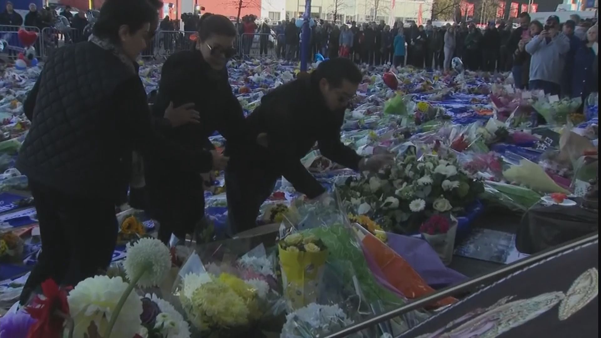 維猜家屬與球會職球員獻花悼念