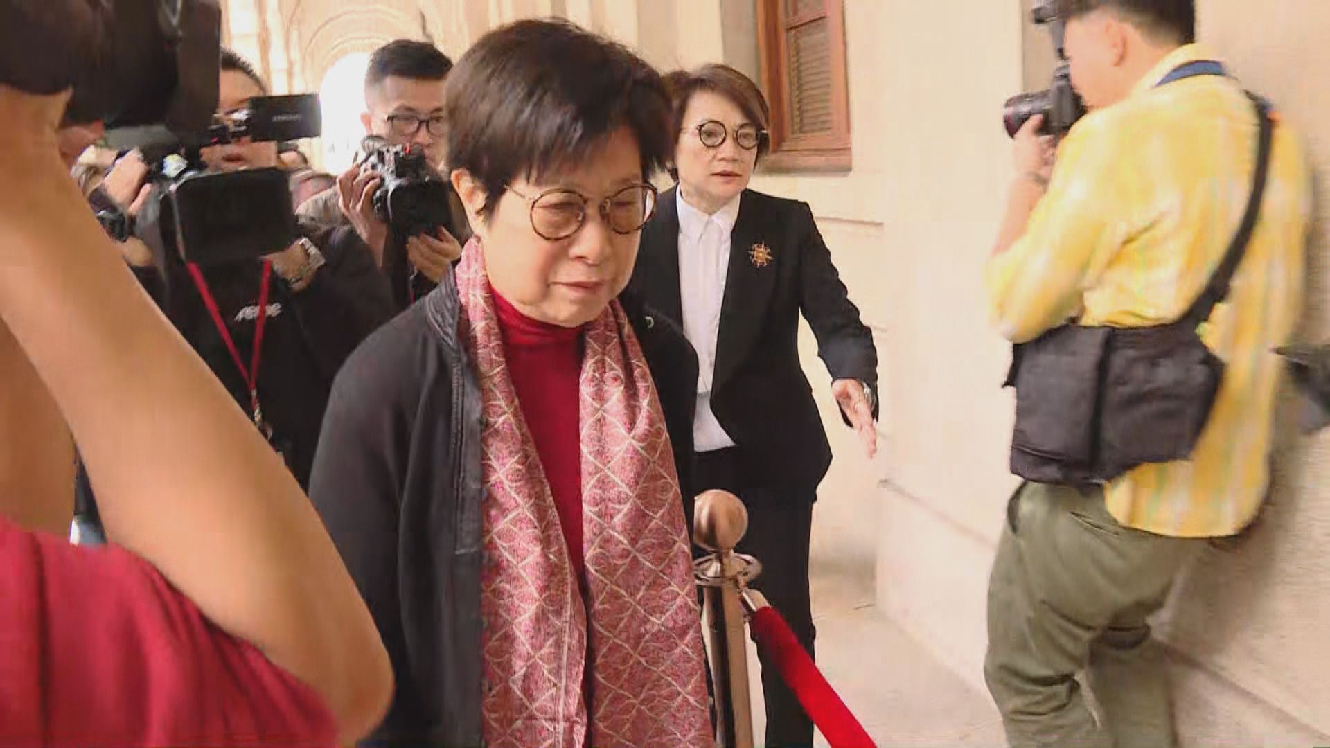 終院處理曾蔭權上訴許可申請　家人到庭聽審