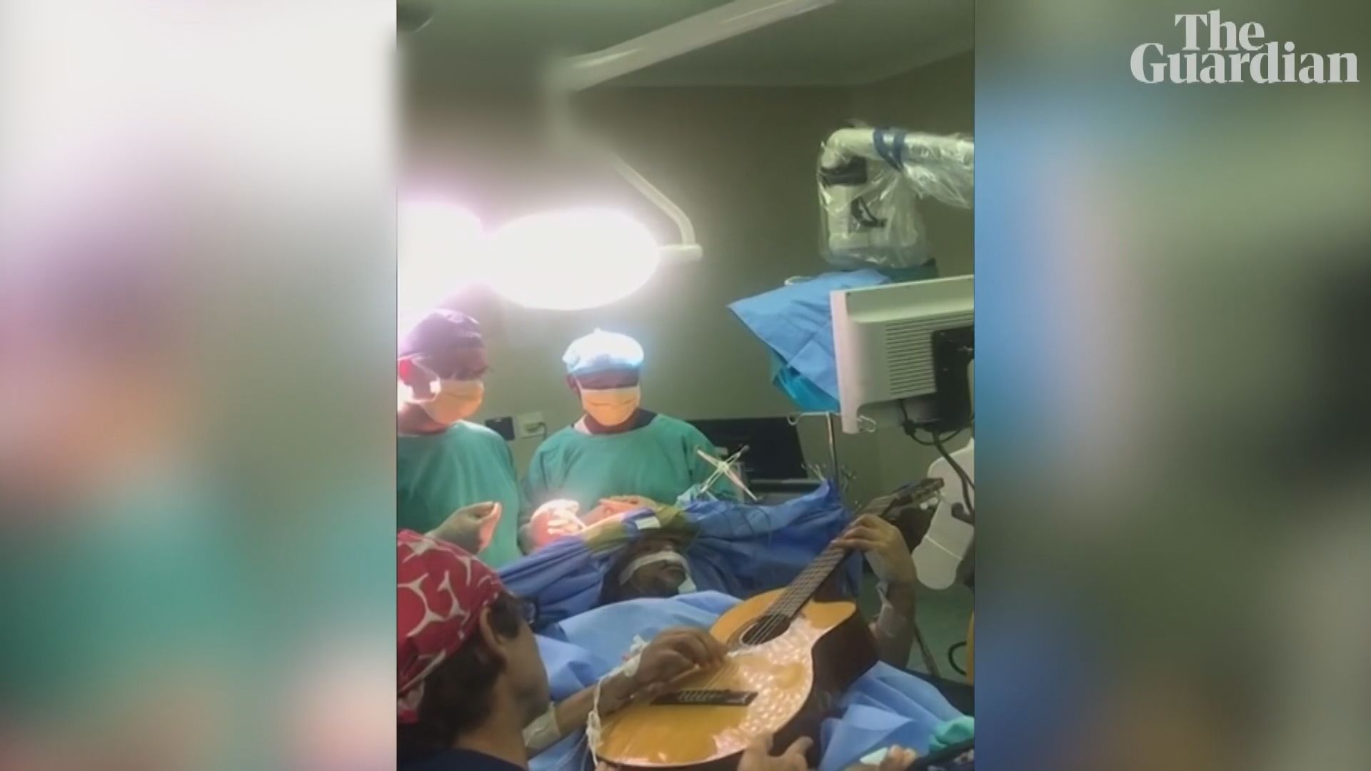 南非樂手接受開顱手術期間彈奏結他