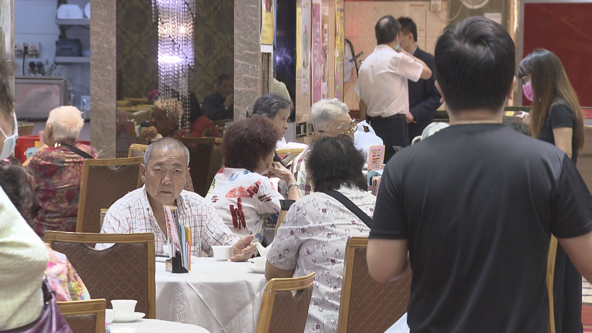 市民準備除夕團年飯　酒樓指訂座較去年多約一成