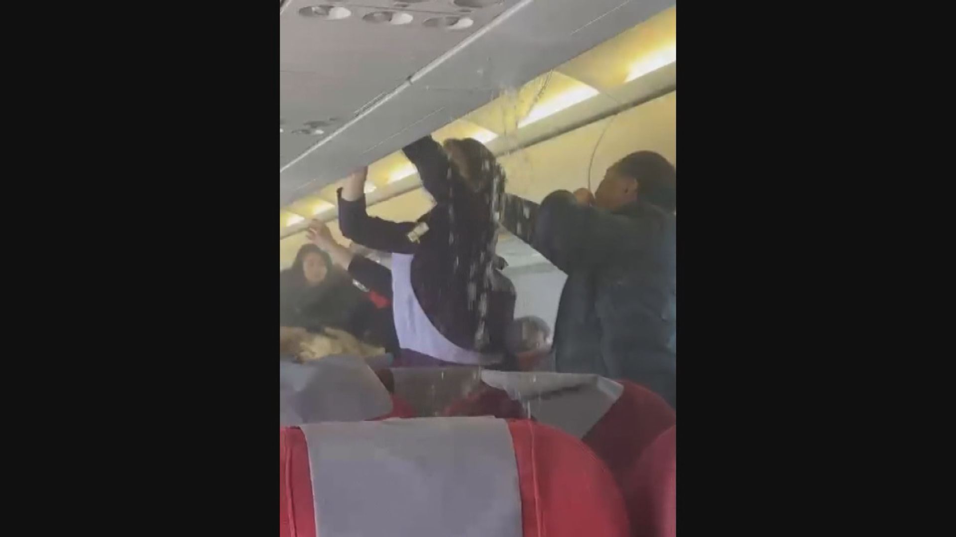 港航客機杭州飛港途中疑備用鋰電池起火　轉飛福州安全降落