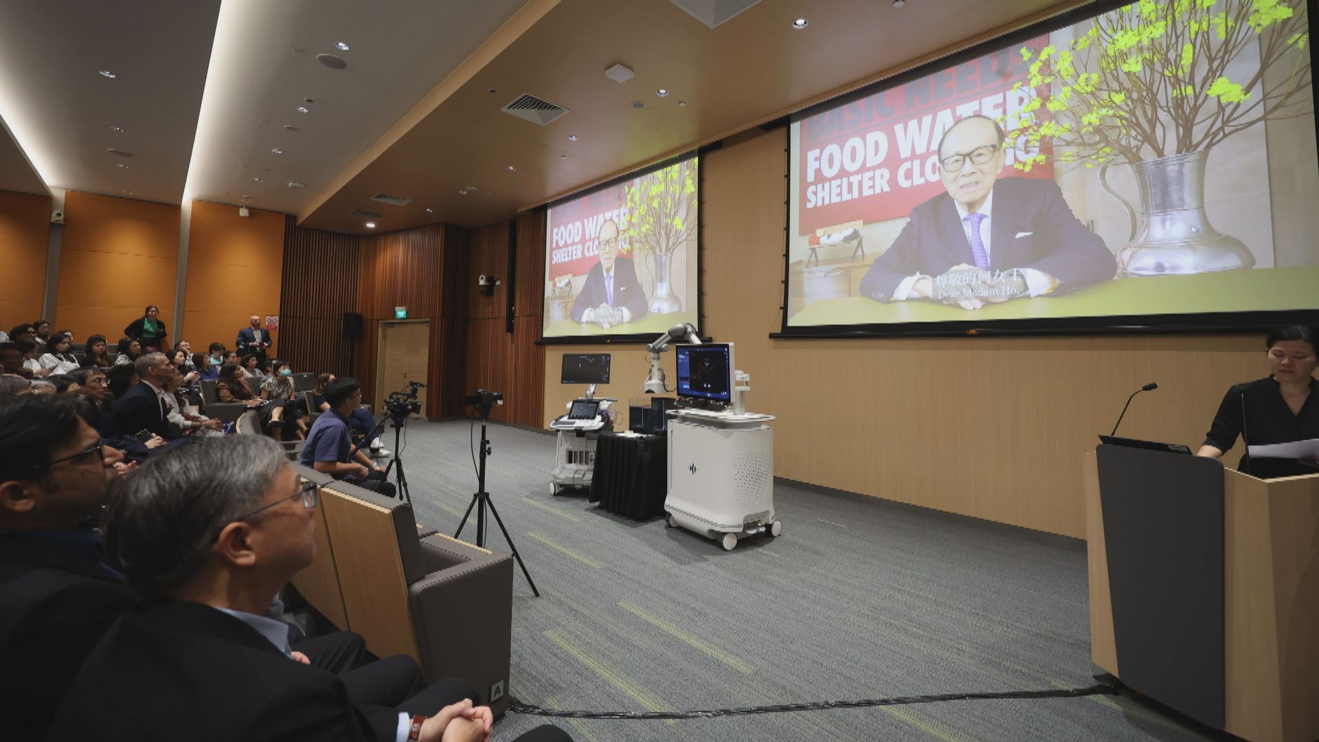 李嘉誠基金會向新加坡捐出兩部無創抗癌儀器