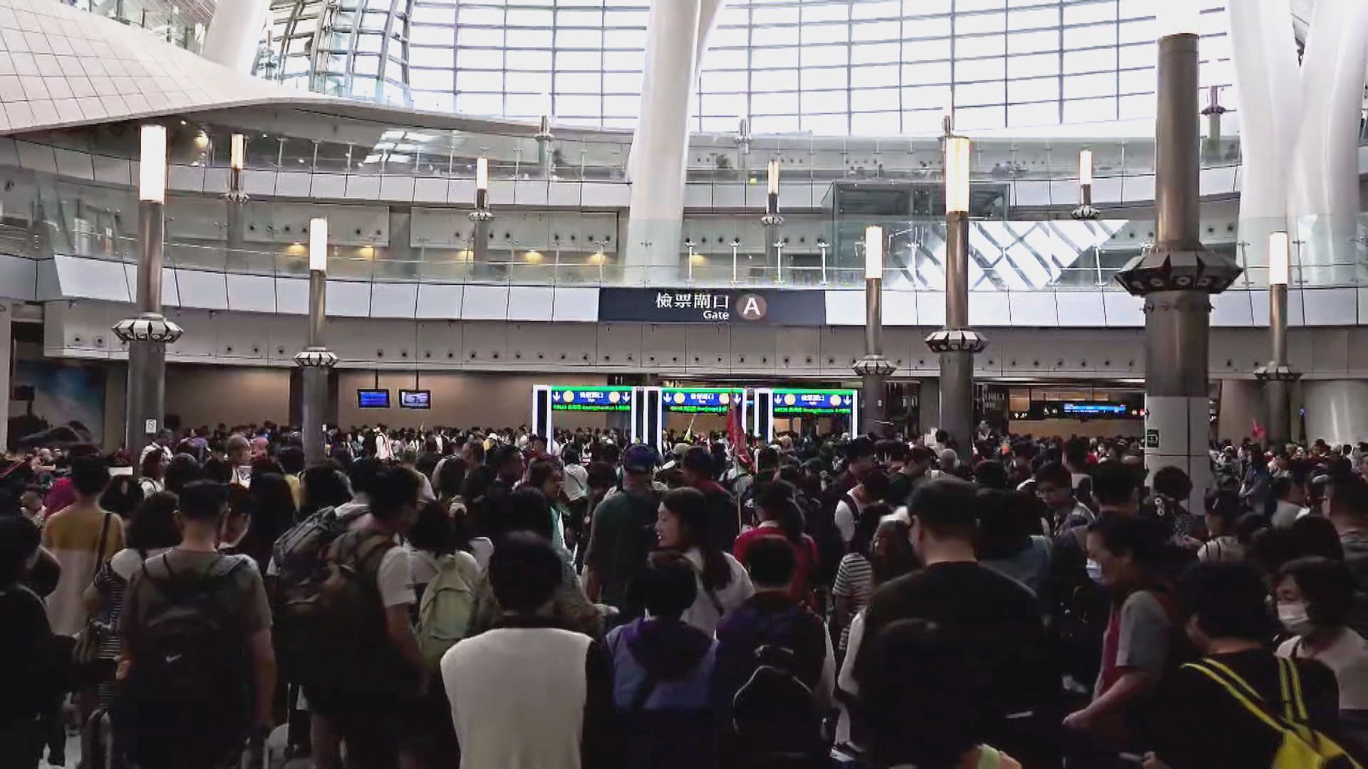 截至下午4時港人出境逾60萬人次　落馬洲支線最多人過關