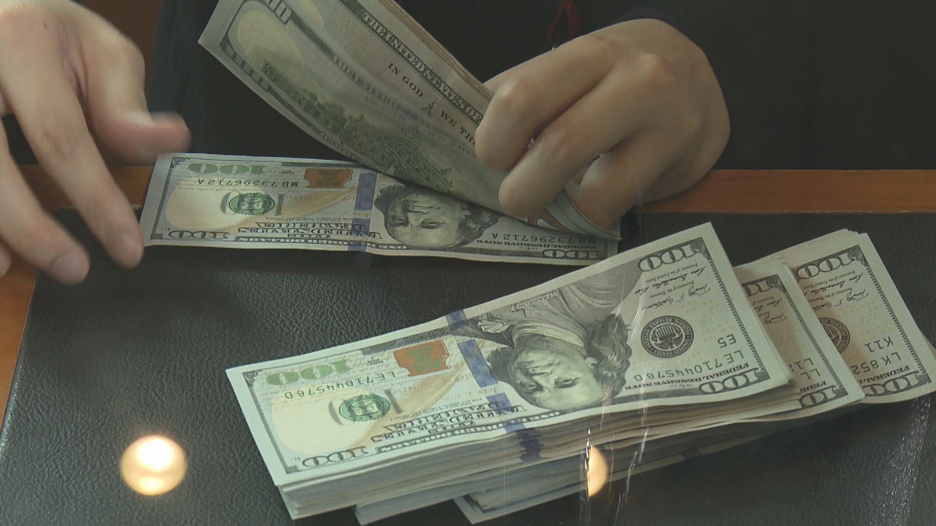 美元結束2天升勢　關稅憂慮揮之不去