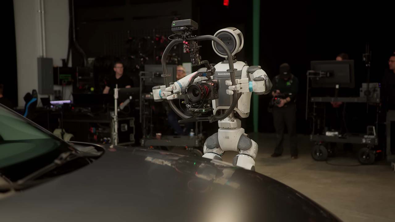 攝影師飯碗不保？Boston Dynamics人形機械人Atlas接Job揸Camera拍廣告