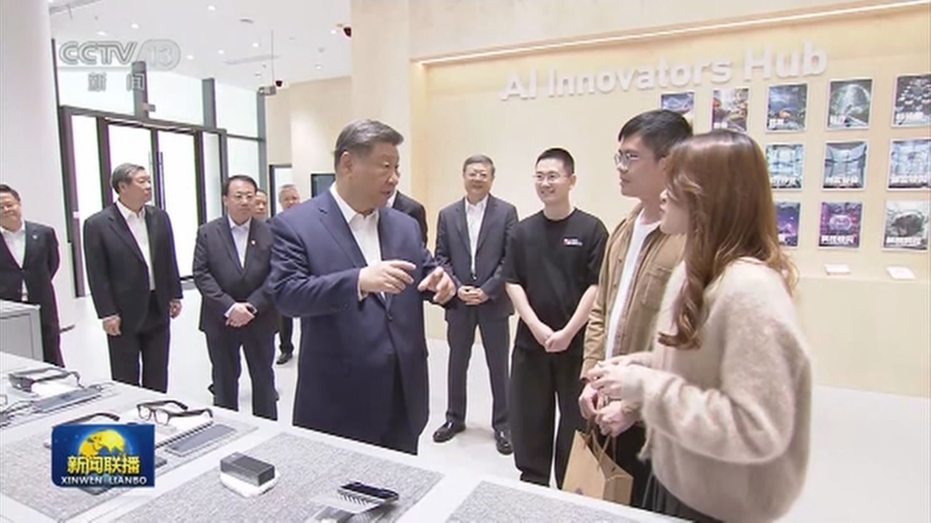 【上海考察】習近平視察「AI孵化器」跟青年創新人才交流