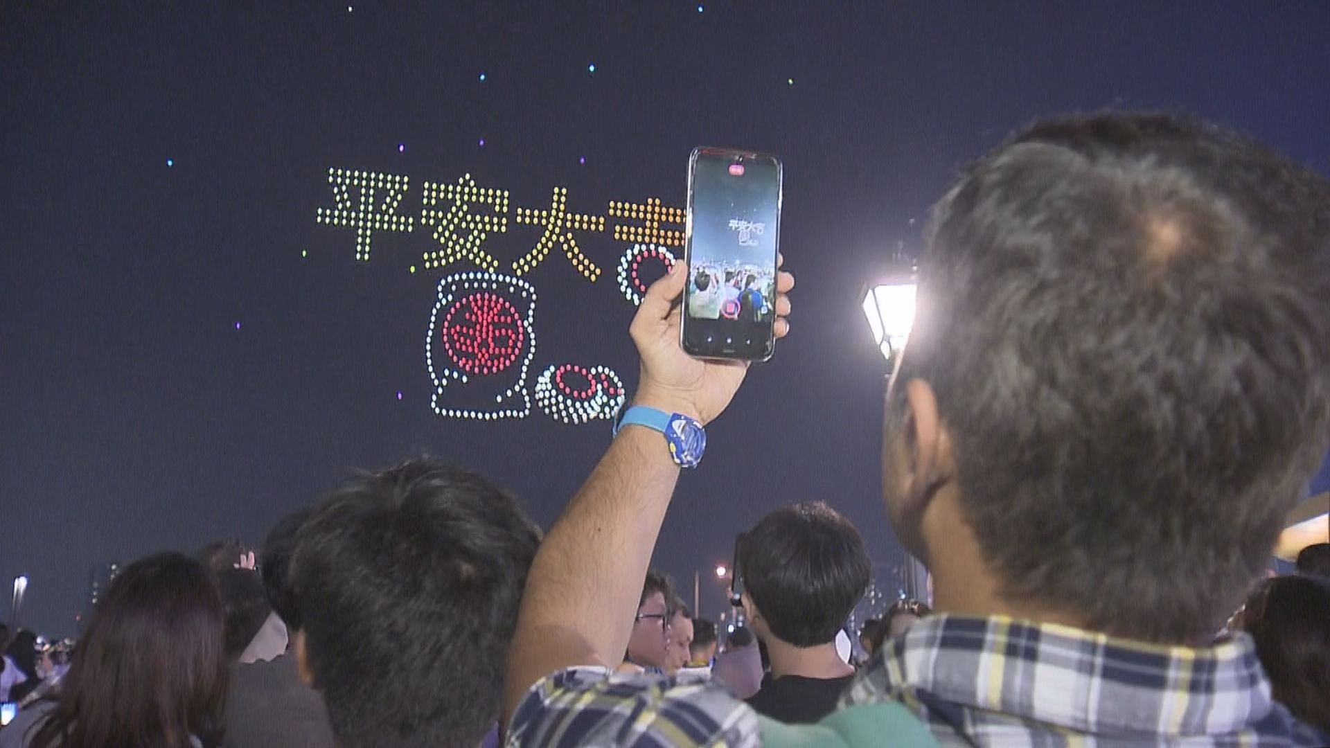 節慶主題無人機表演　提早搶包山遊客讚好