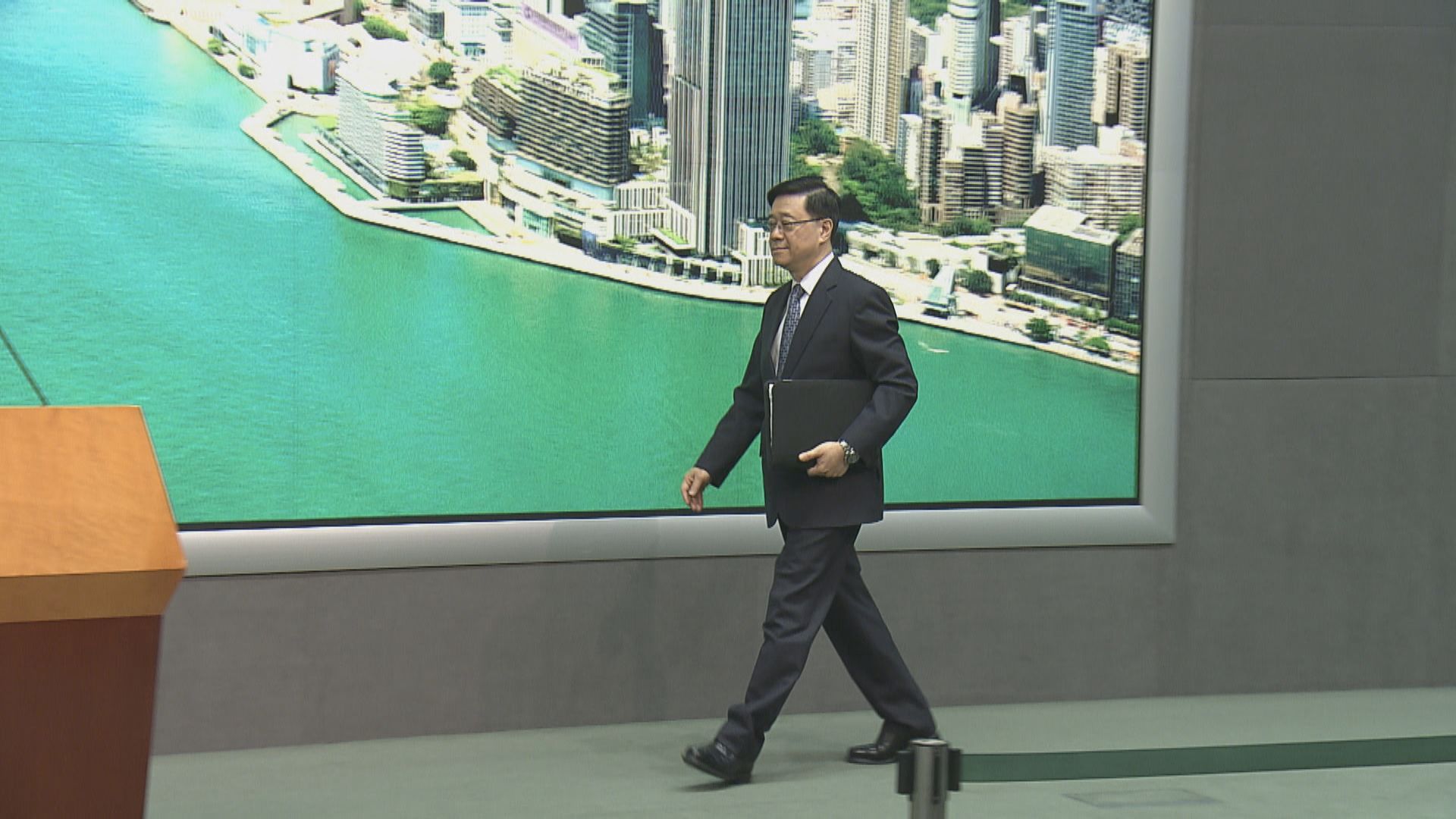 李家超行會前見記者｜總結五一黃金周本地旅遊情況 / 率團出訪中東兩國