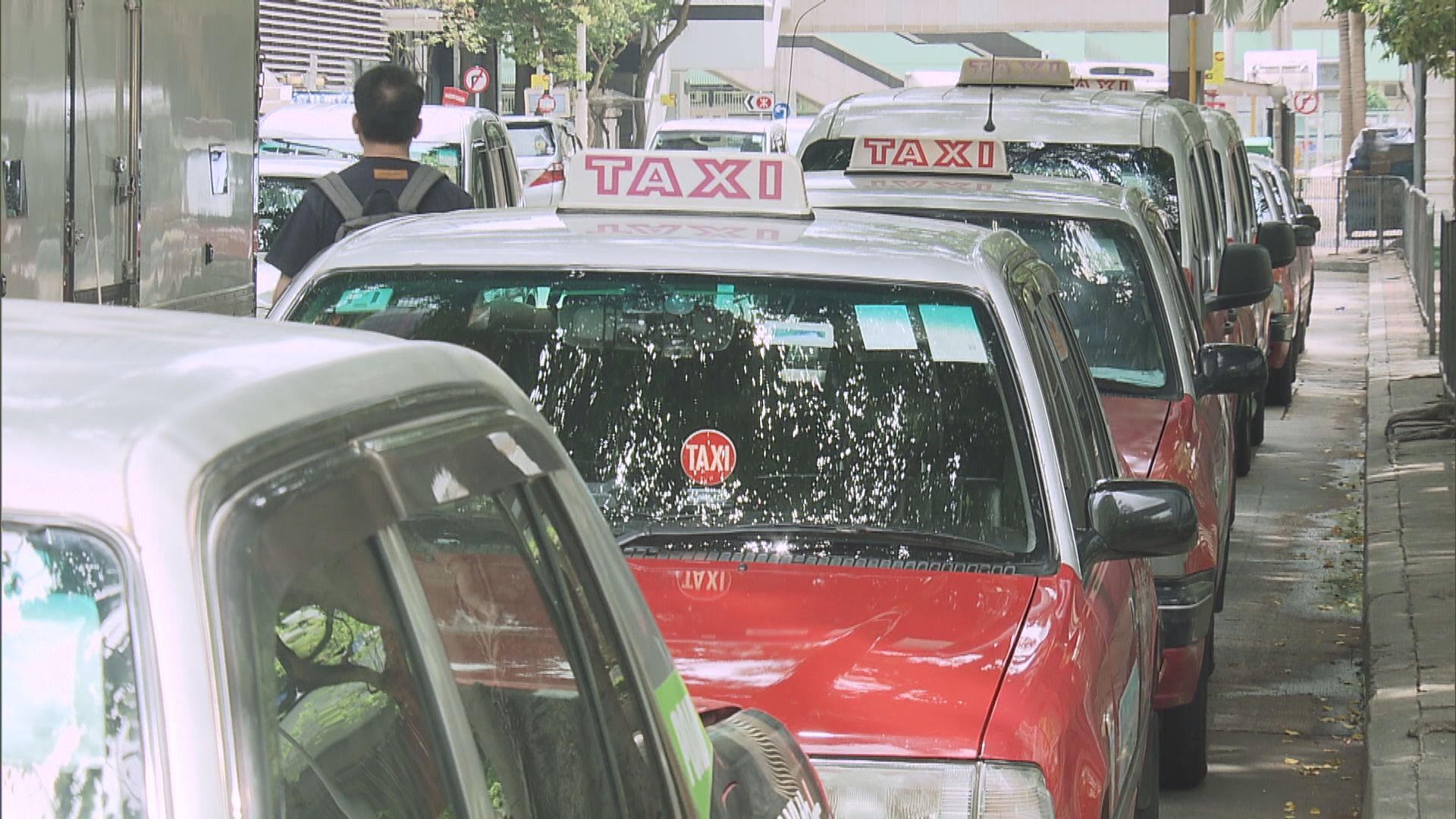 規管網約車｜Uber倡按程定額收牌費　周國強︰政府500萬回收的士牌可解決爭議