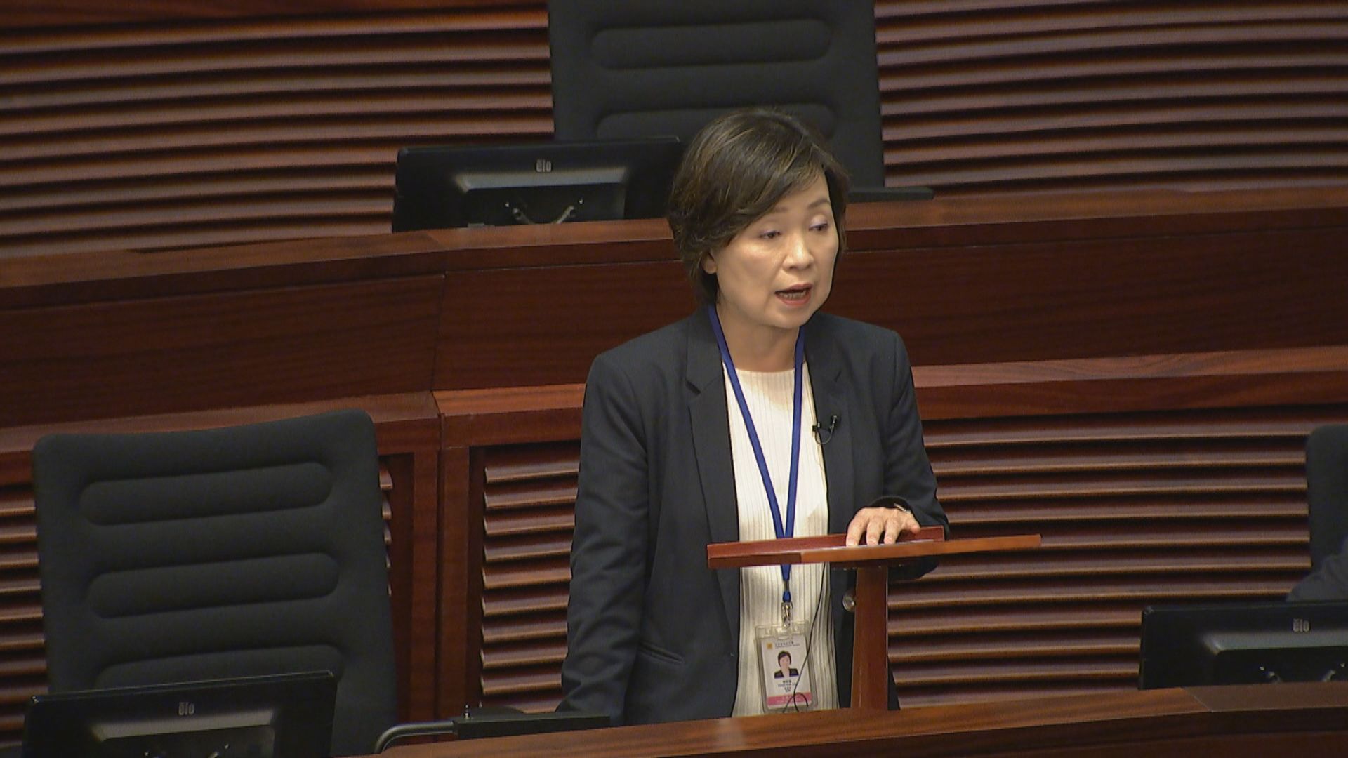 朱國強倡放寬非本地生自費來港讀公營中小學　蔡若蓮：目前不適合