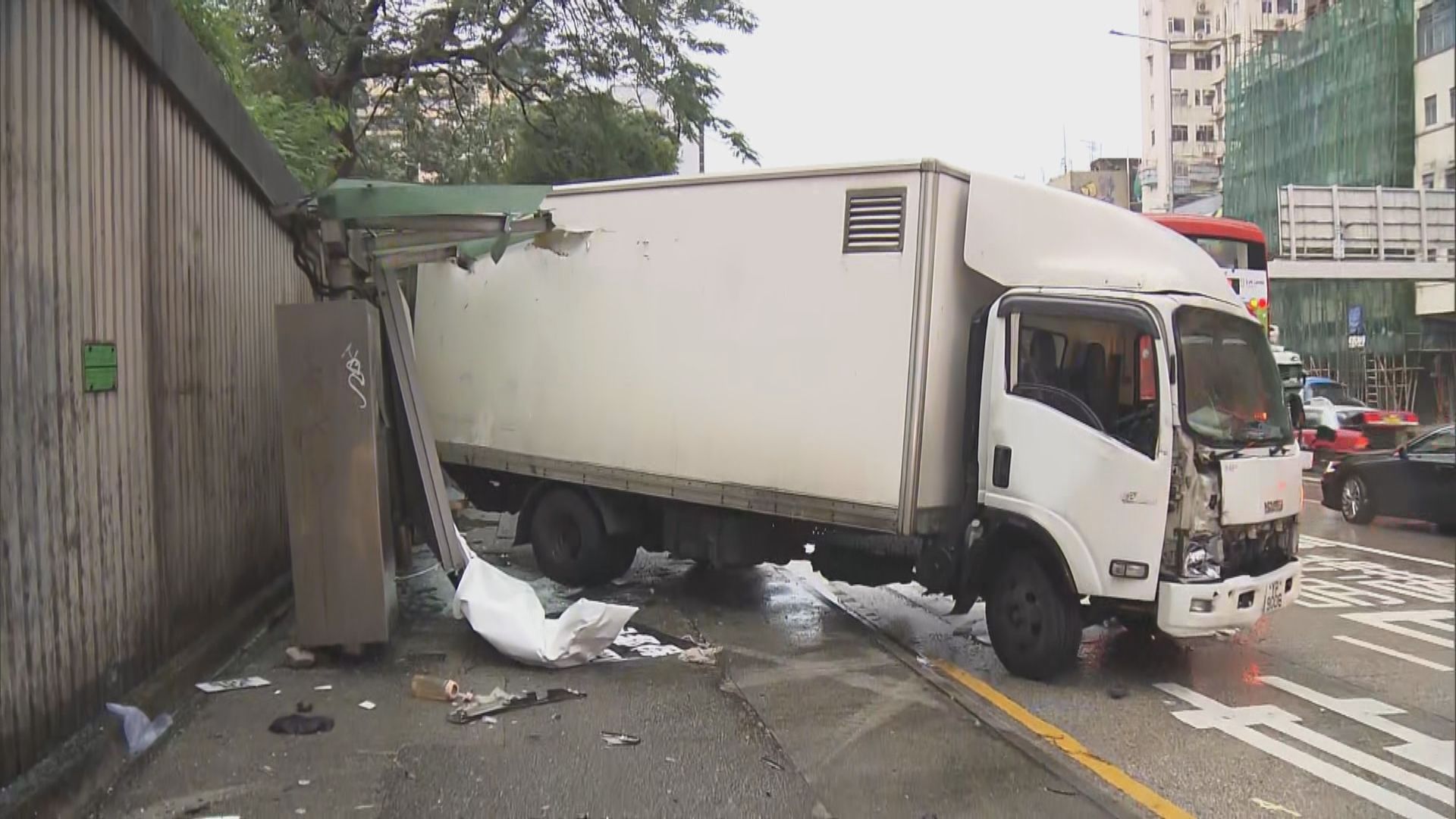 紅磡平治街交通意外一死一傷　涉事貨車司機疑不顧而去