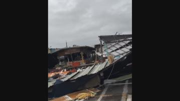 颱風丹娜絲吹襲台灣嘉義市多地　至少2死逾330人受傷