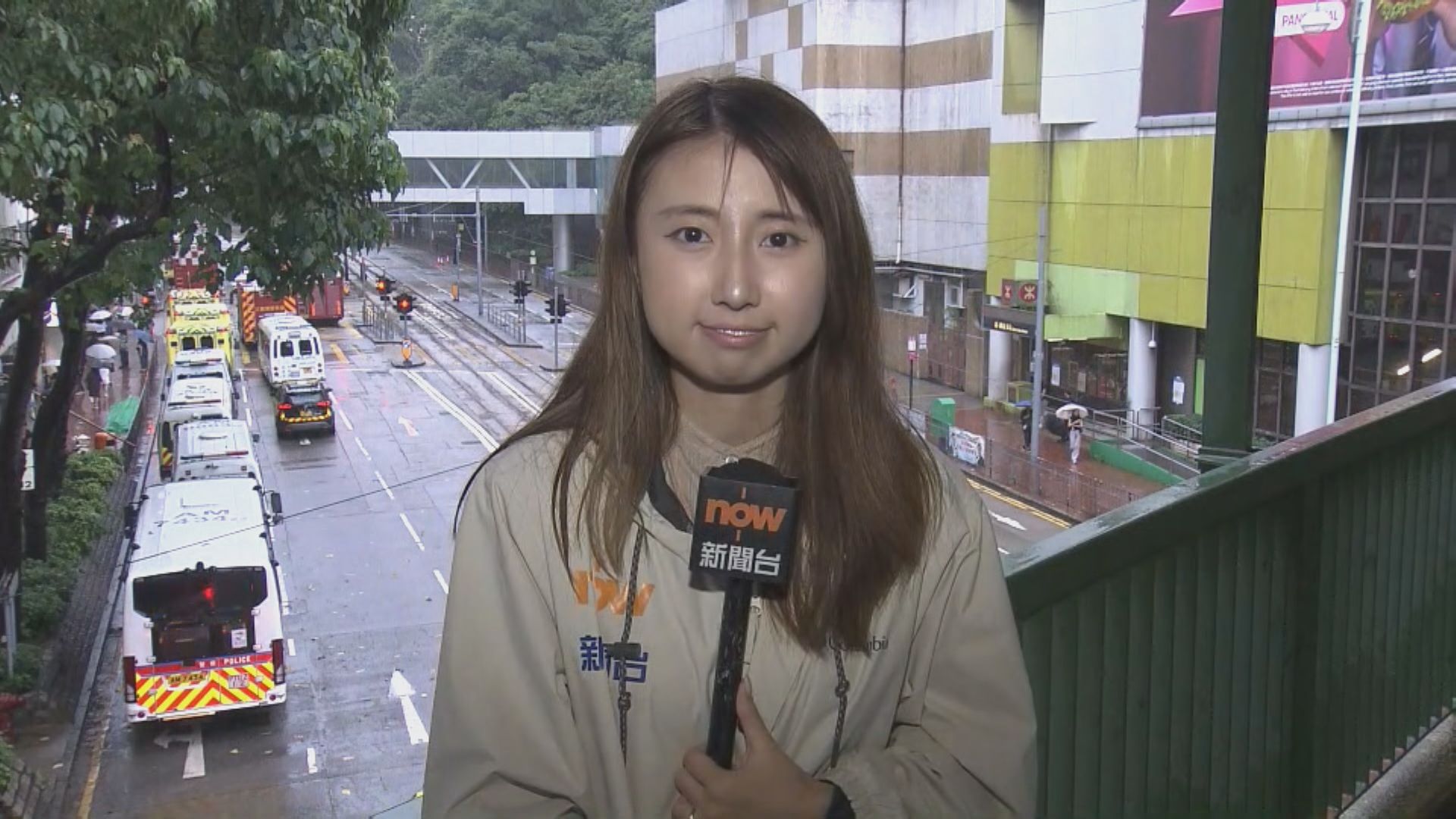 鰂魚涌直擊｜多輛警車、消防車及救護車戒備　港鐵服務維持正常
