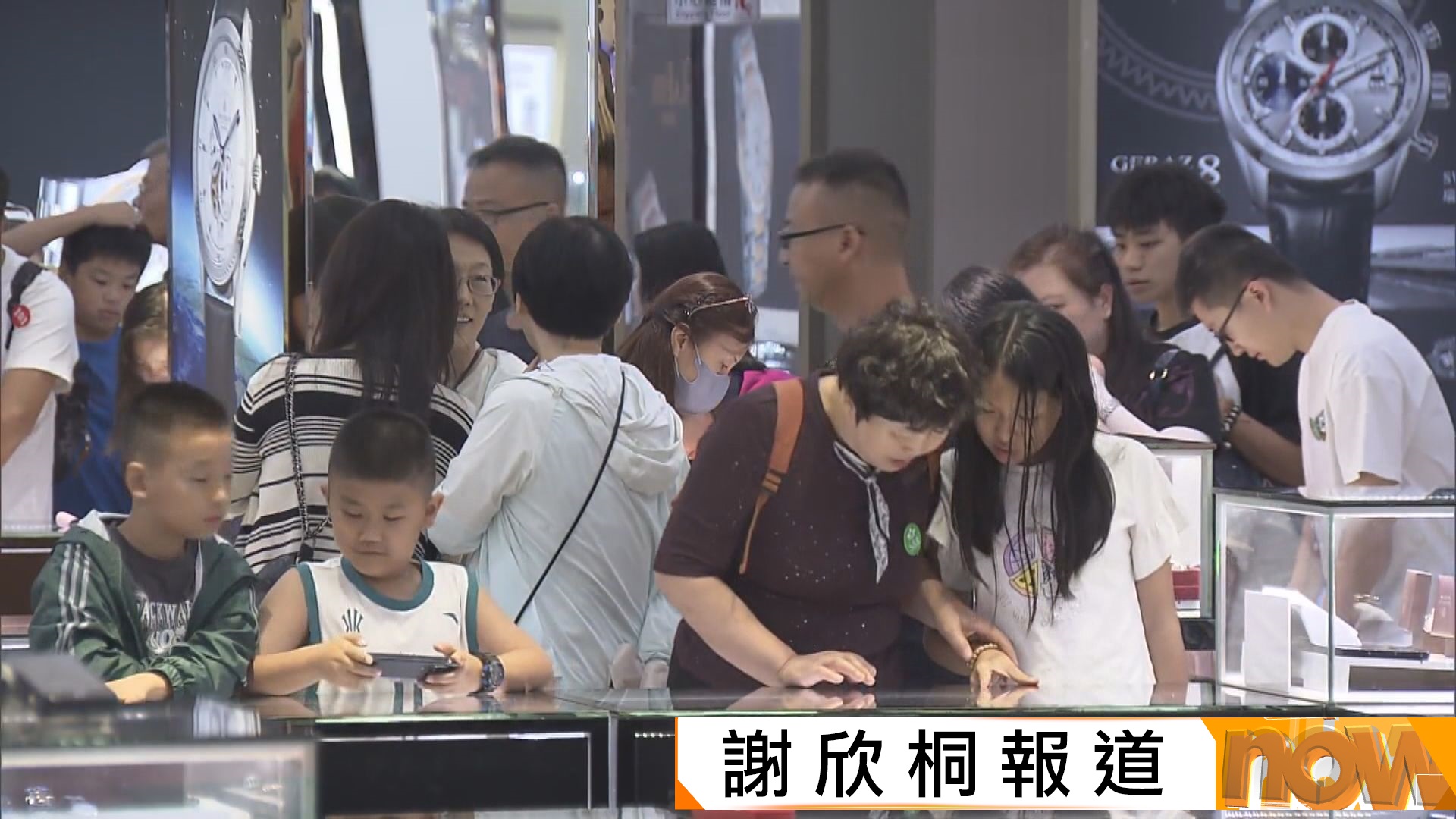 國慶黃金周｜周四至少近19萬人次內地客訪港　邵家輝指整體銷情理想