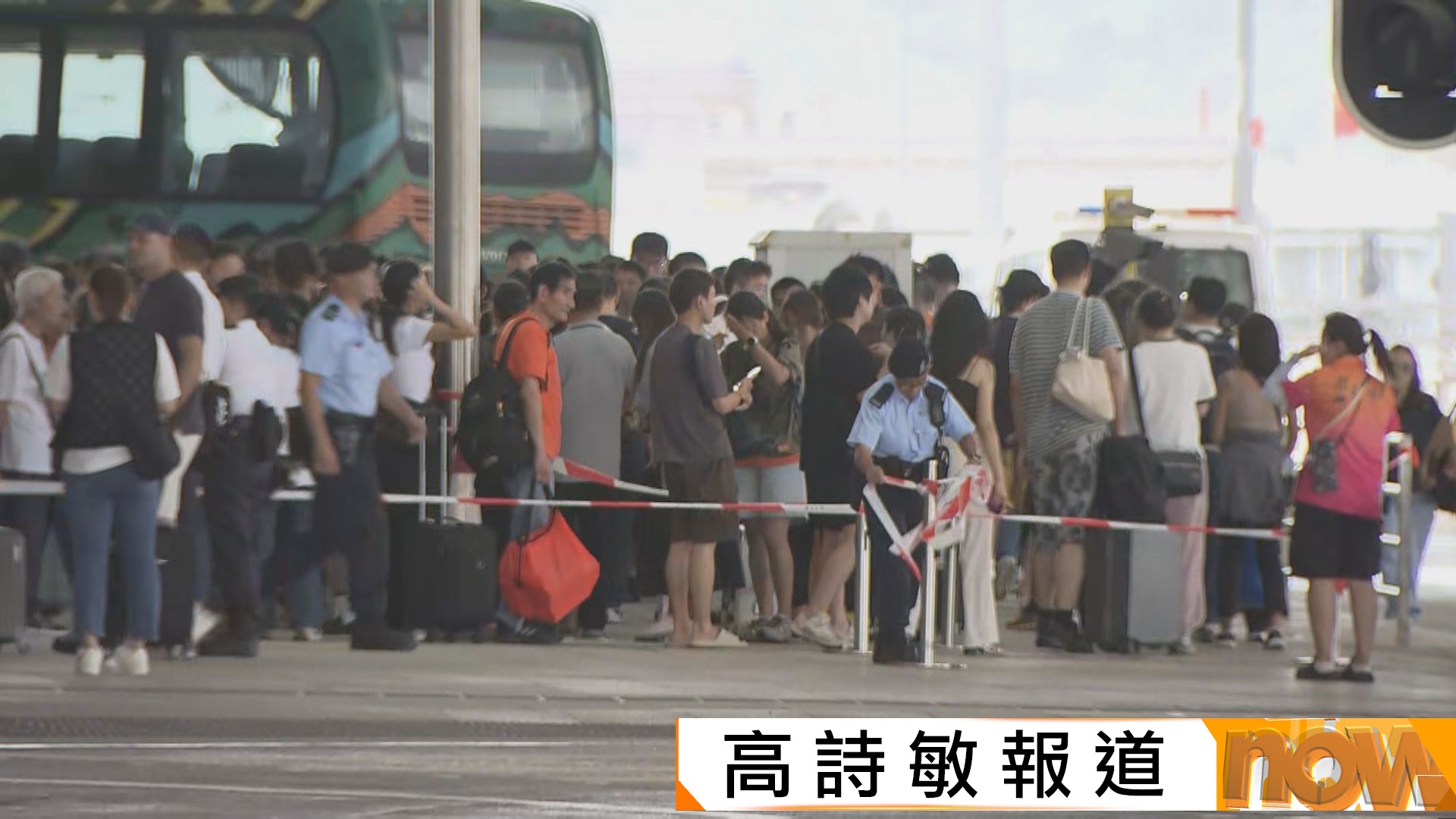 金巴受颱風影響一度停運　數百名旅客提前到港珠澳大橋等候出境