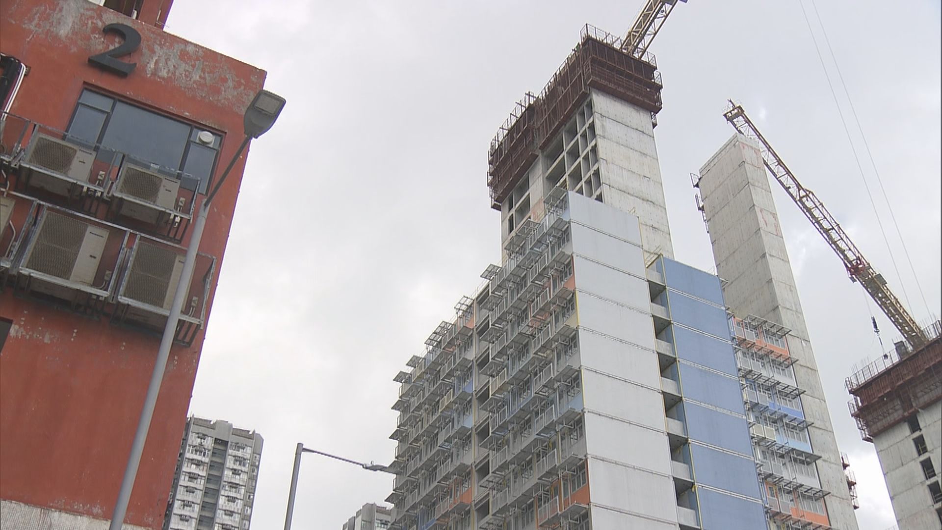 三簡約公屋項目撐板螺絲遭剪短　建築署審視承建商補救方案