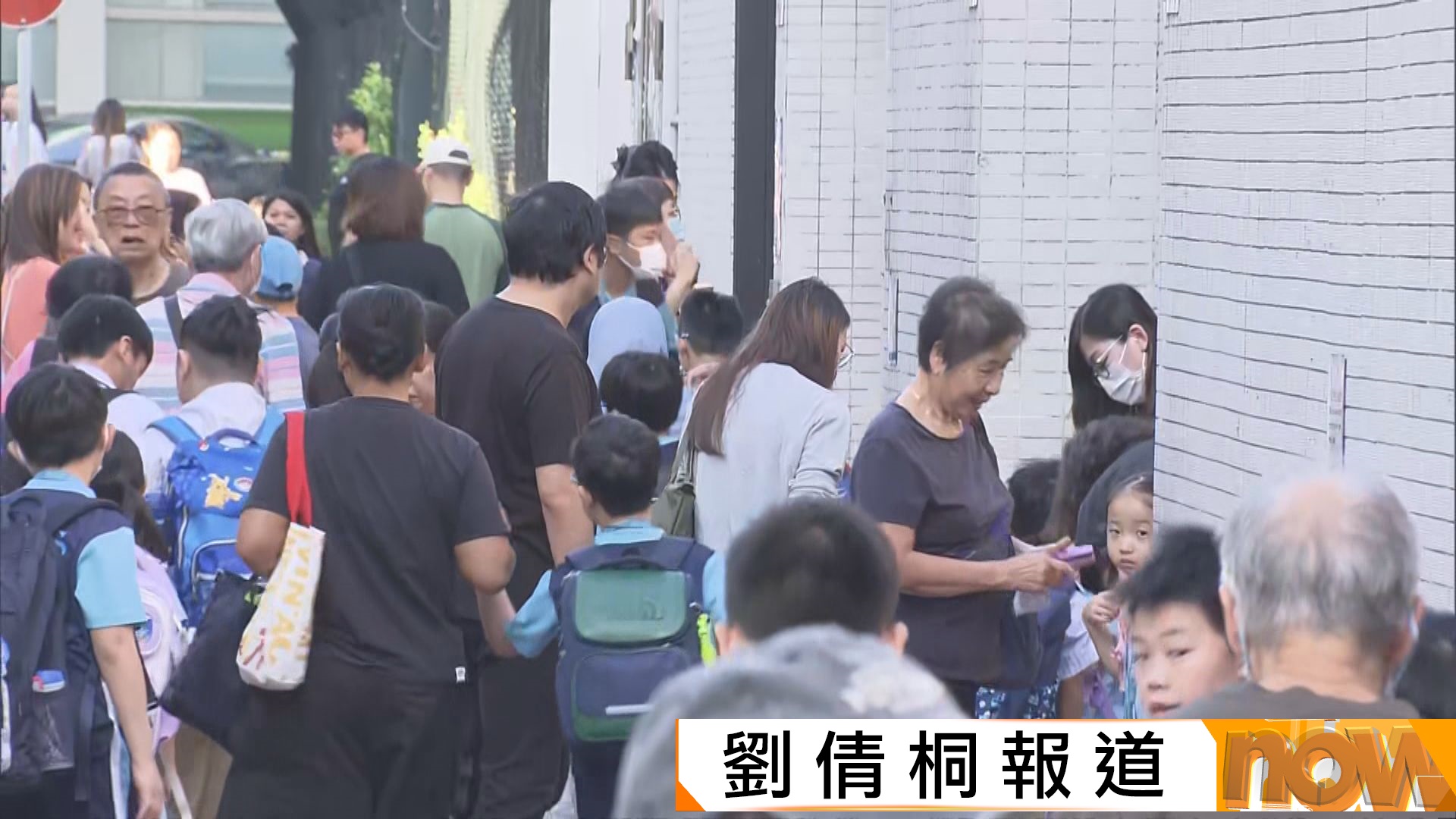 流感高峰期｜開學至今逾450宗學校爆發　有小學出通告鼓勵學生戴口罩　外展接種疫苗