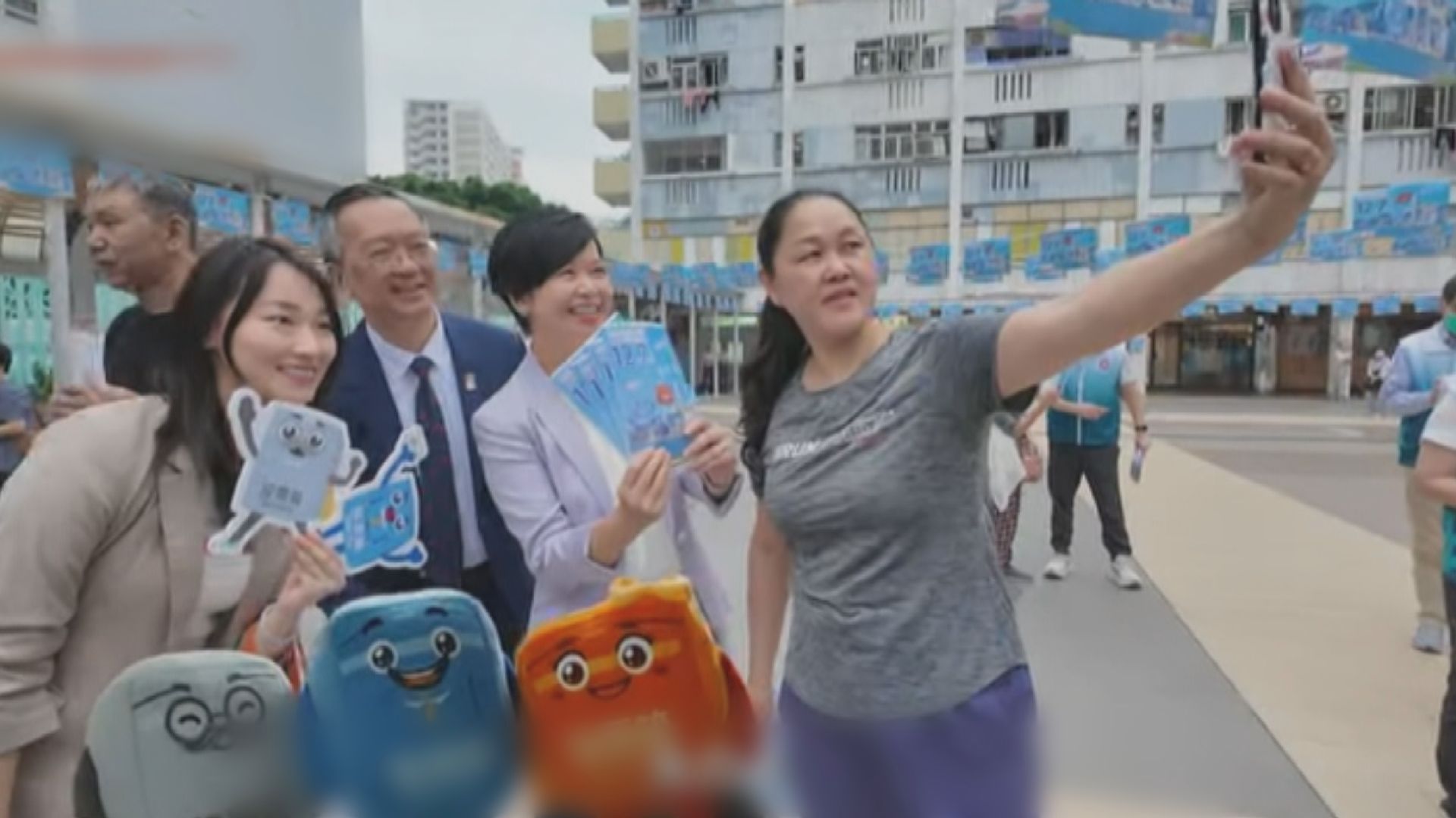 何永賢到多條屋邨呼籲居民於立法會選舉投票