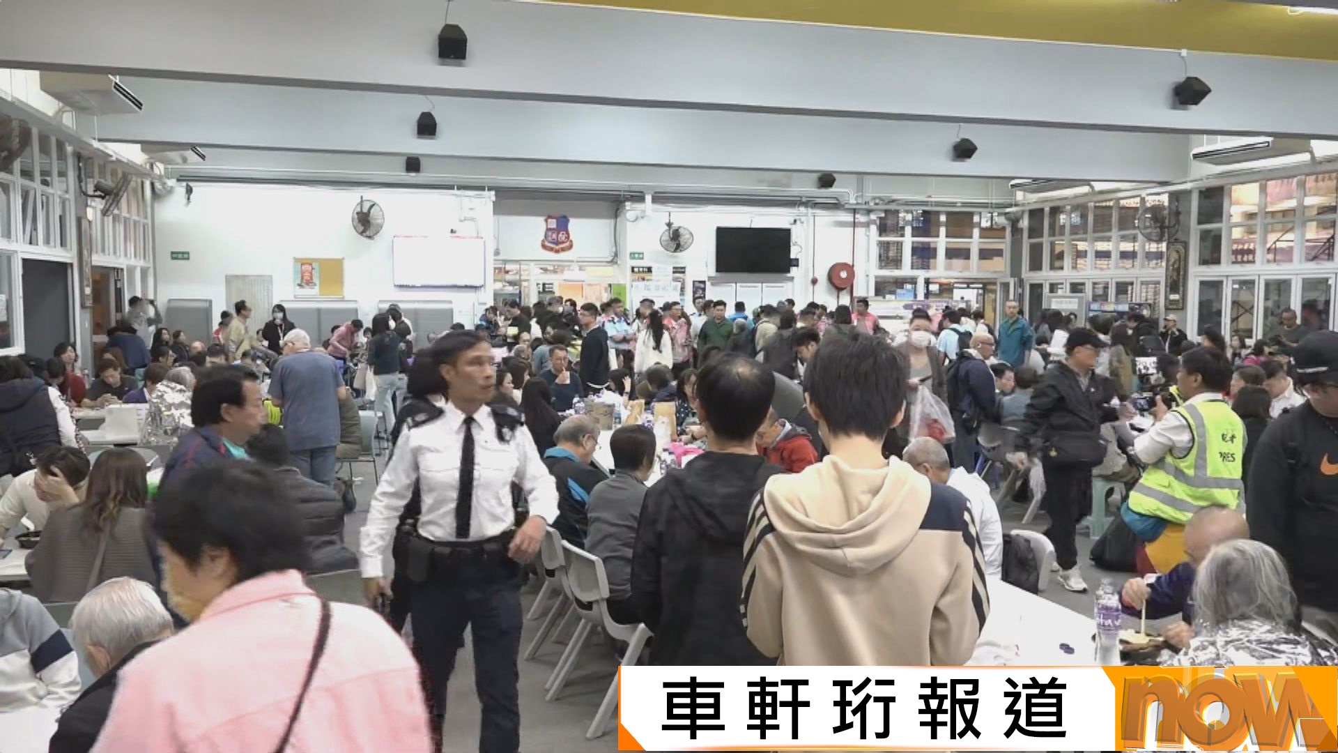 宏福苑五級火｜大批居民疏散至8個社區會堂暫避　暫有約900人入住