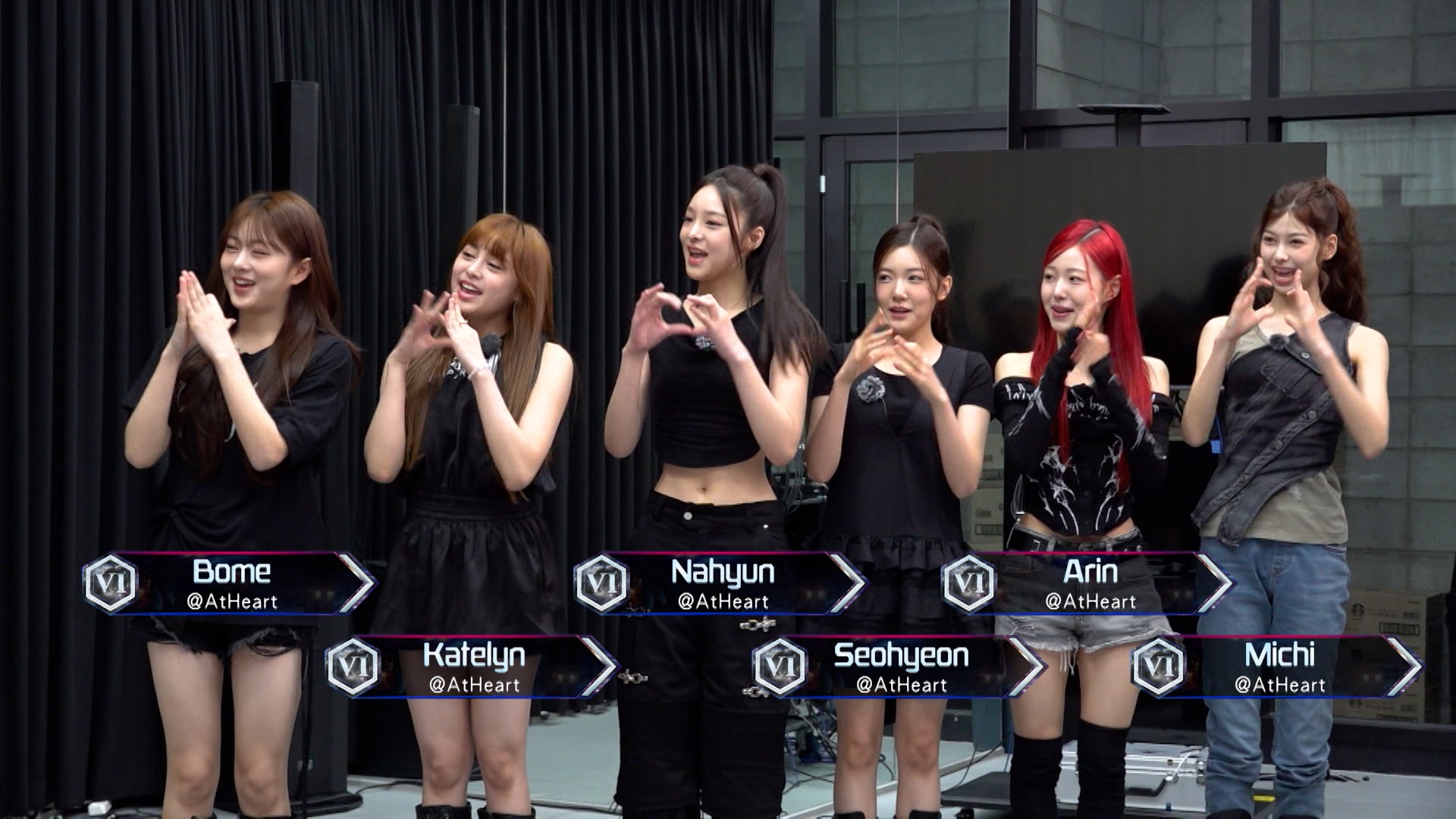 平均年齡只有17歲的韓國女團AtHeart,成員包括:Bome、Katelyn、Nahyun、Seohyeon、Arin以及Michi。