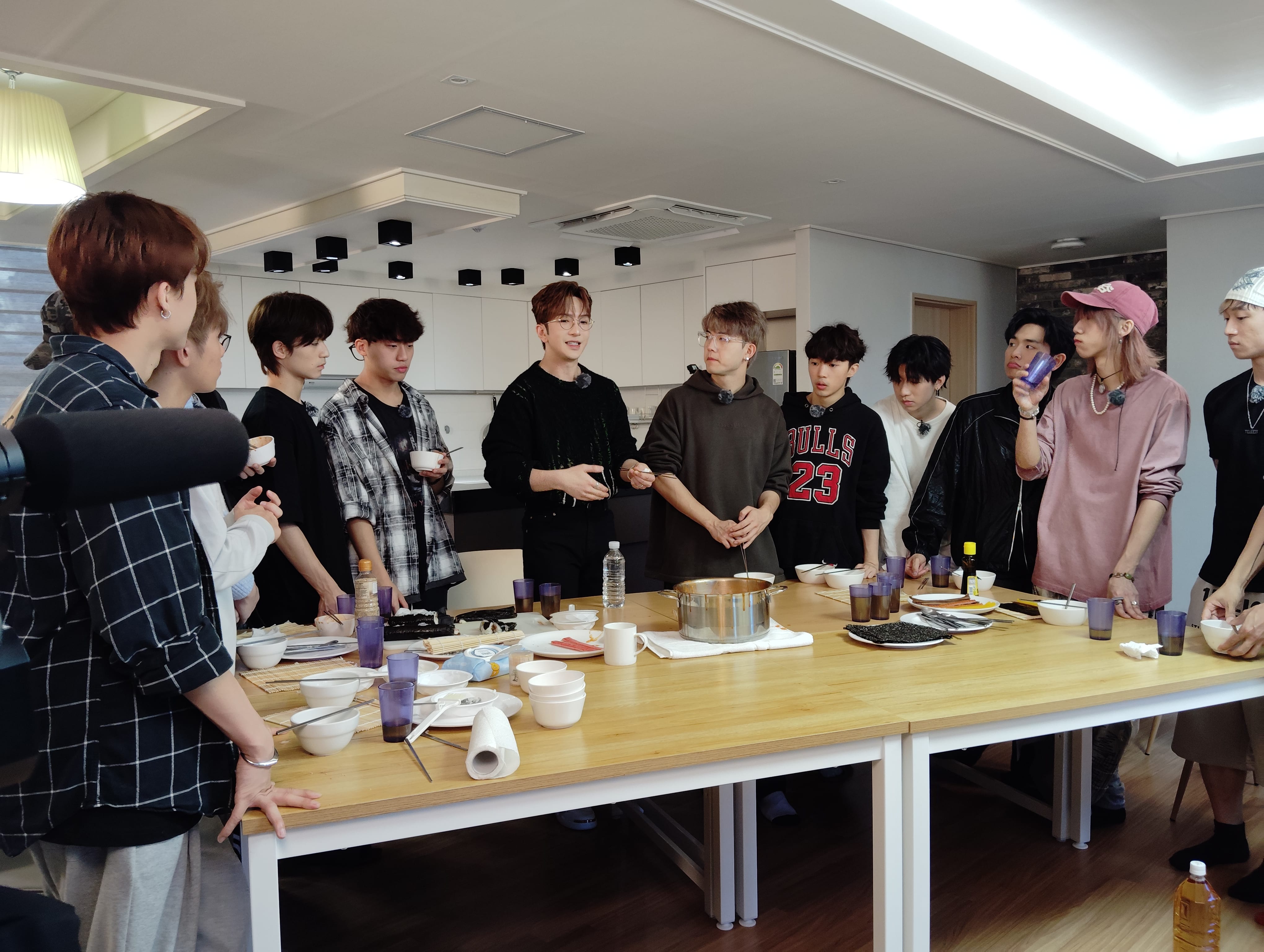 Anson Lo跟眾師弟分享《造星》心得。