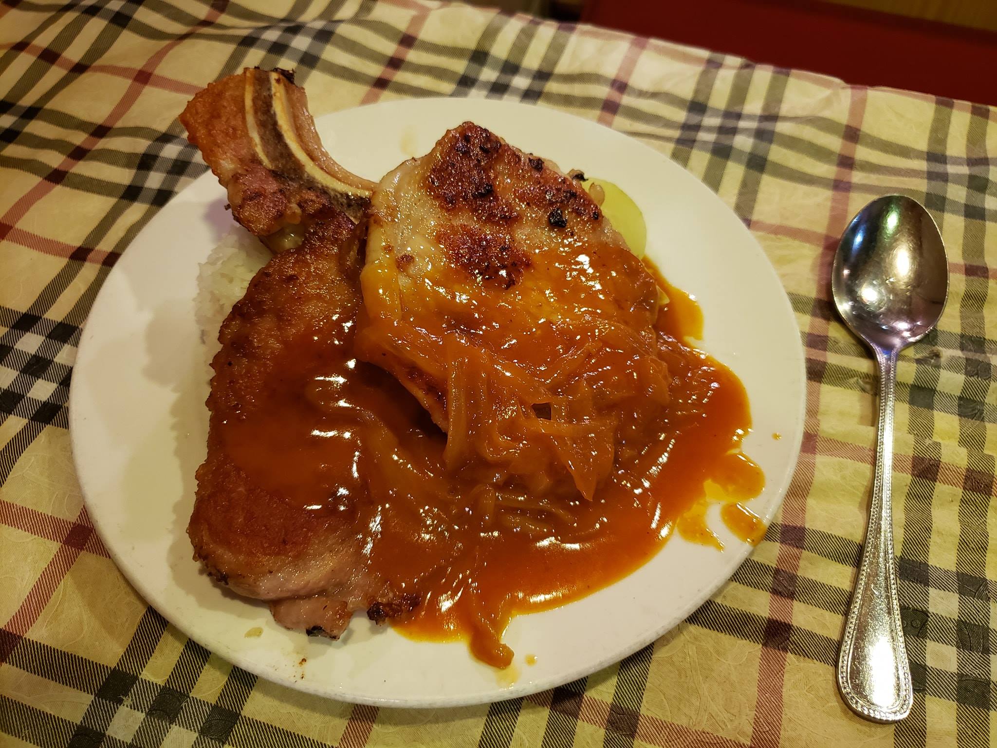 餐廳以扒餐聞名。PHOTO/梁三少@Facebook授權