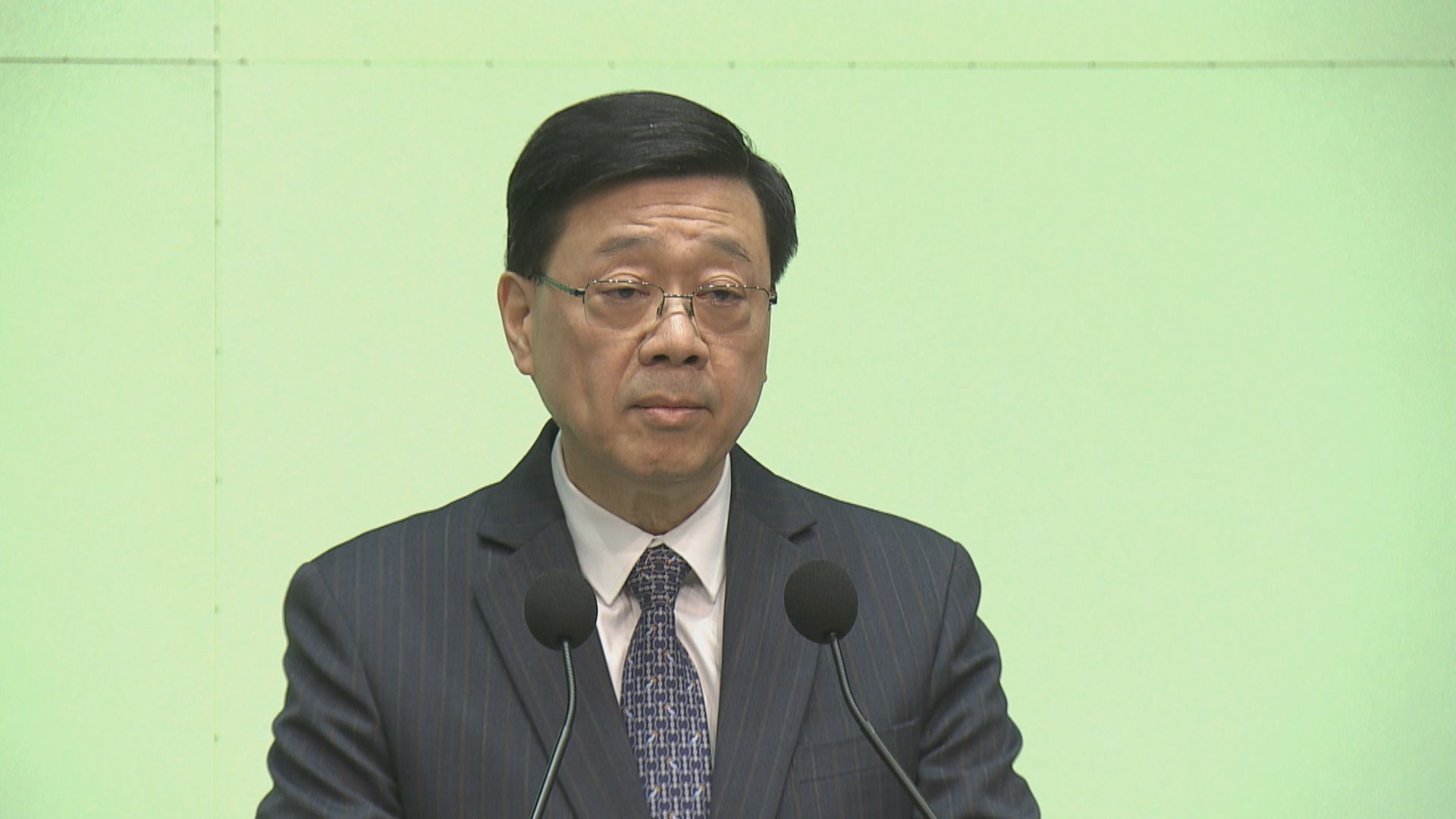 楊何蓓茵稱陳嘉信撤勳章「非懲罰」　李家超稱是處分、影響個人聲譽