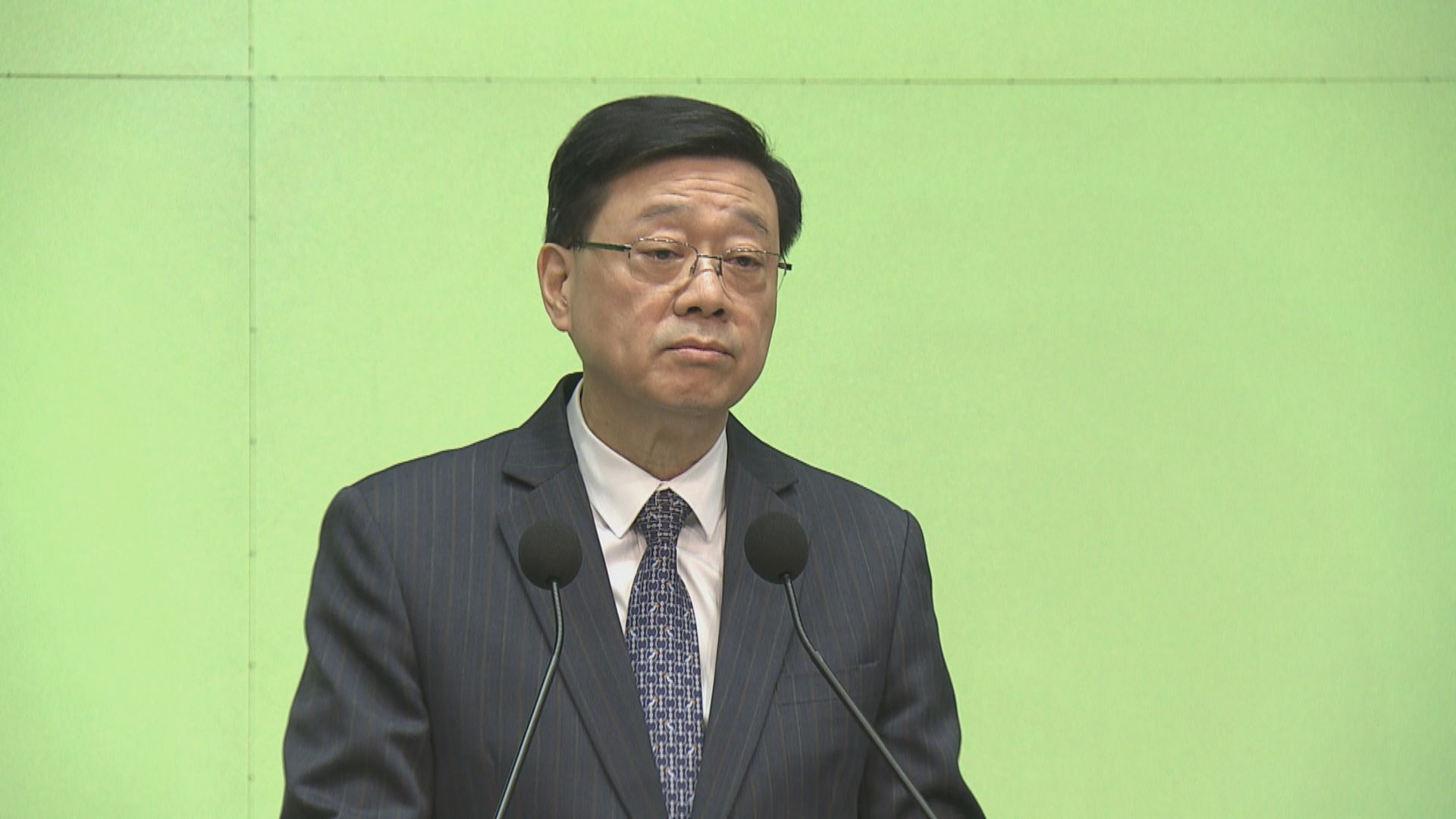 巴士乘客須戴安全帶　李家超：明白市民適應需時將加強宣傳