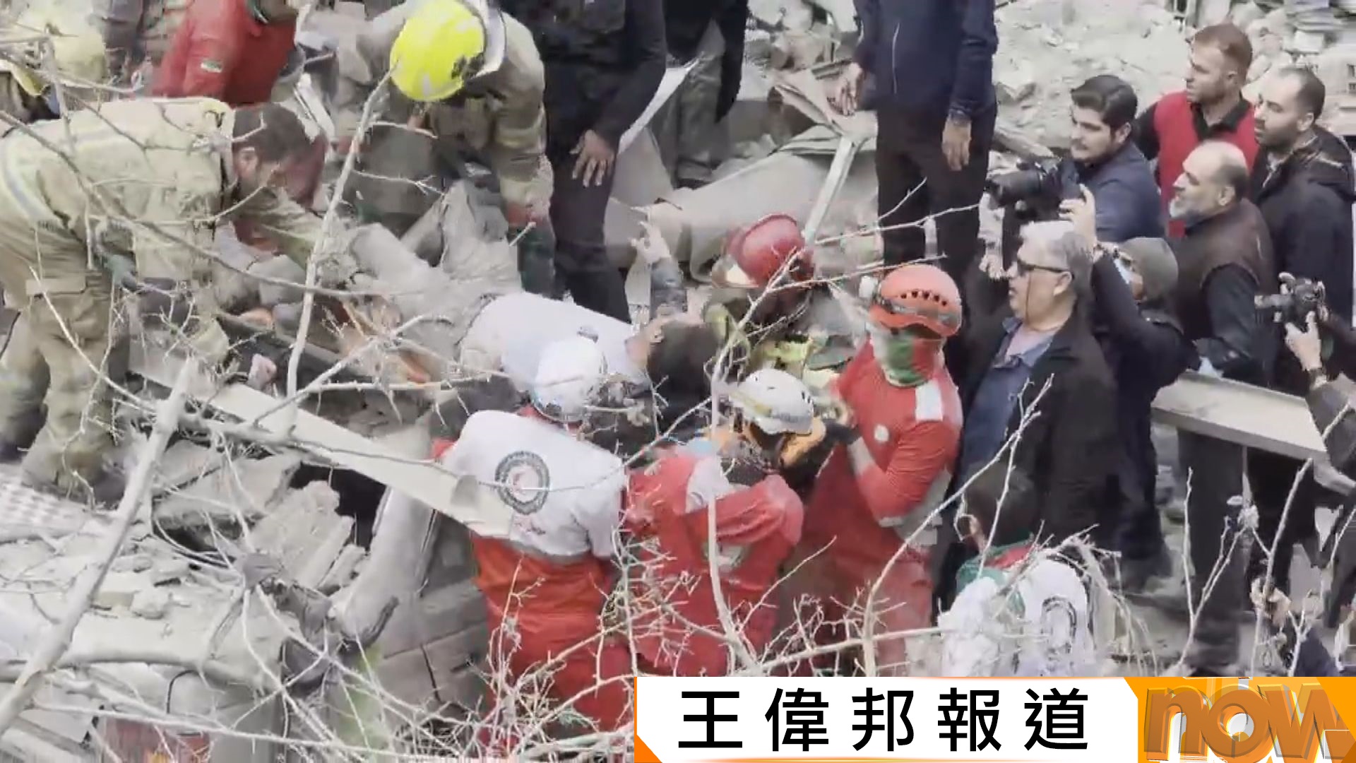 美以伊戰爭｜美以與伊朗繼續互攻　德黑蘭民居遇襲倒塌