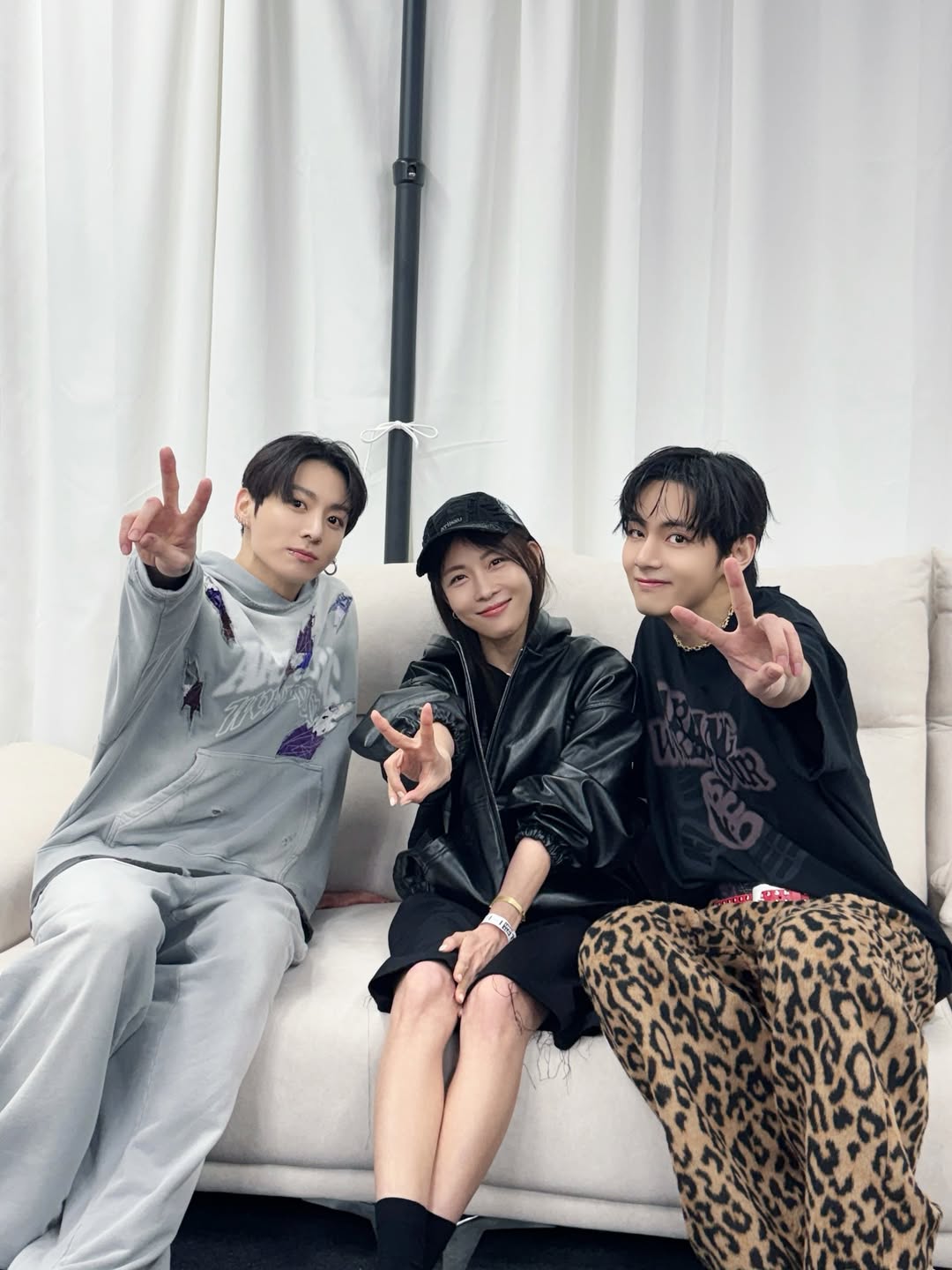 座上客包括演員河智苑。