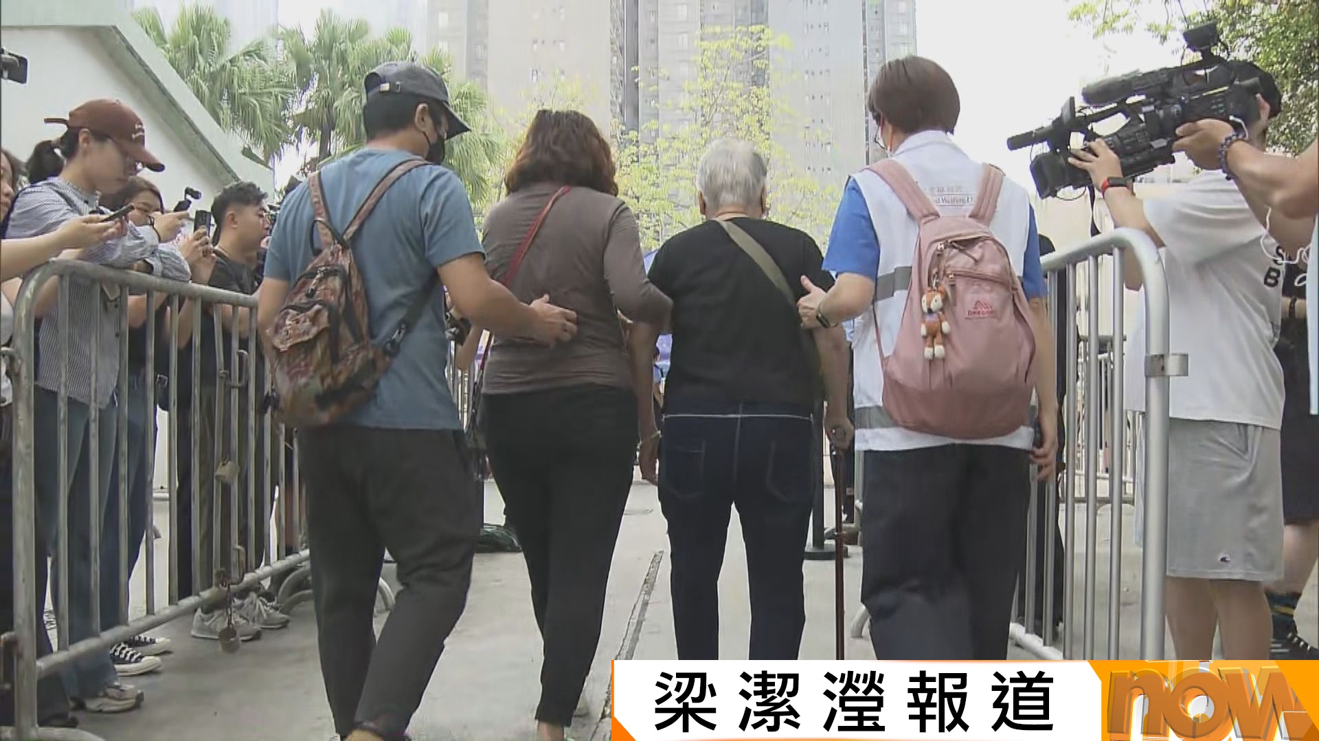 宏福苑長者撐拐杖上樓執拾　部分居民抬單車、電視機等落樓